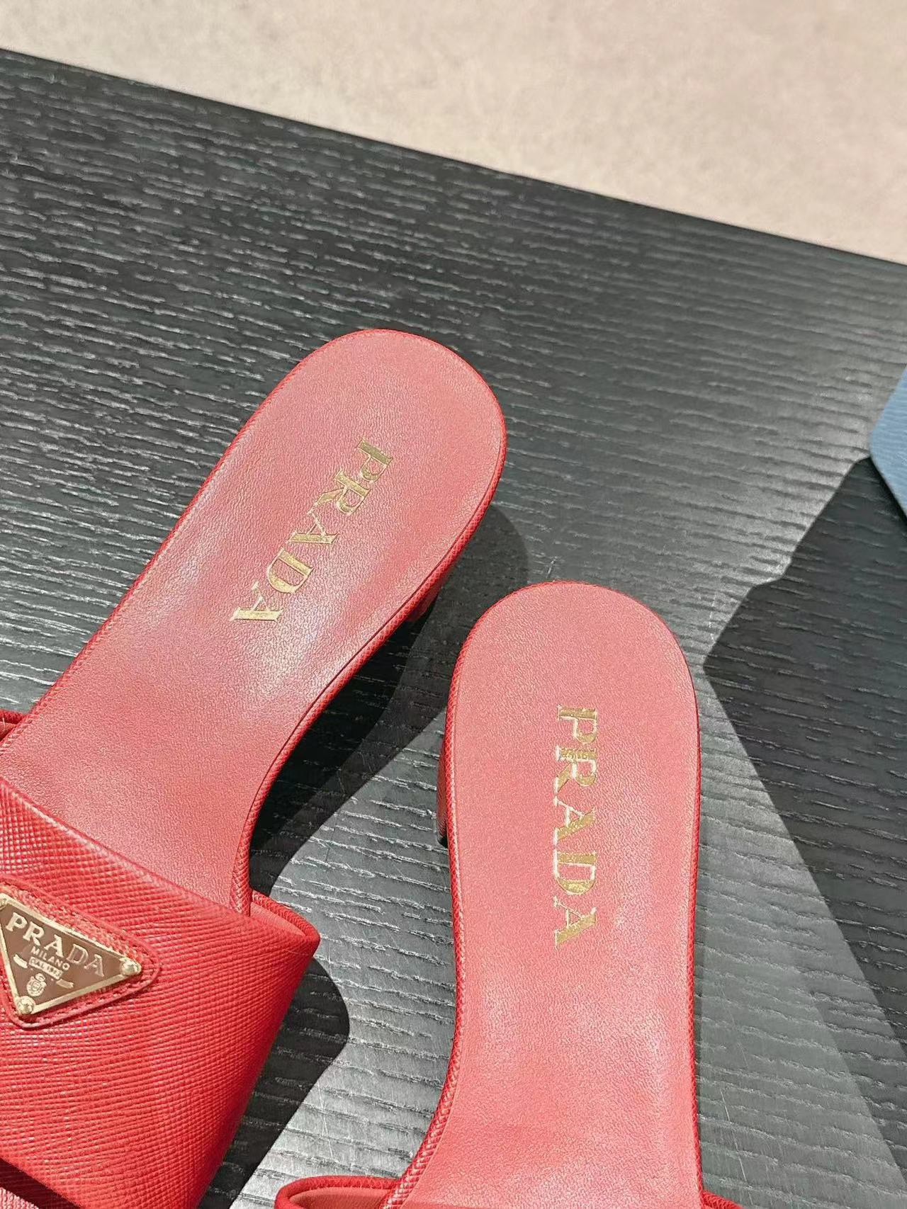 PR4DA 高品質トライアングルロゴハイヒールスリッパ【50％割引+送料無料】