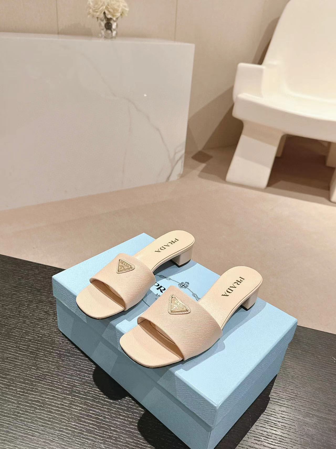 PR4DA 高品質トライアングルロゴハイヒールスリッパ【50％割引+送料無料】