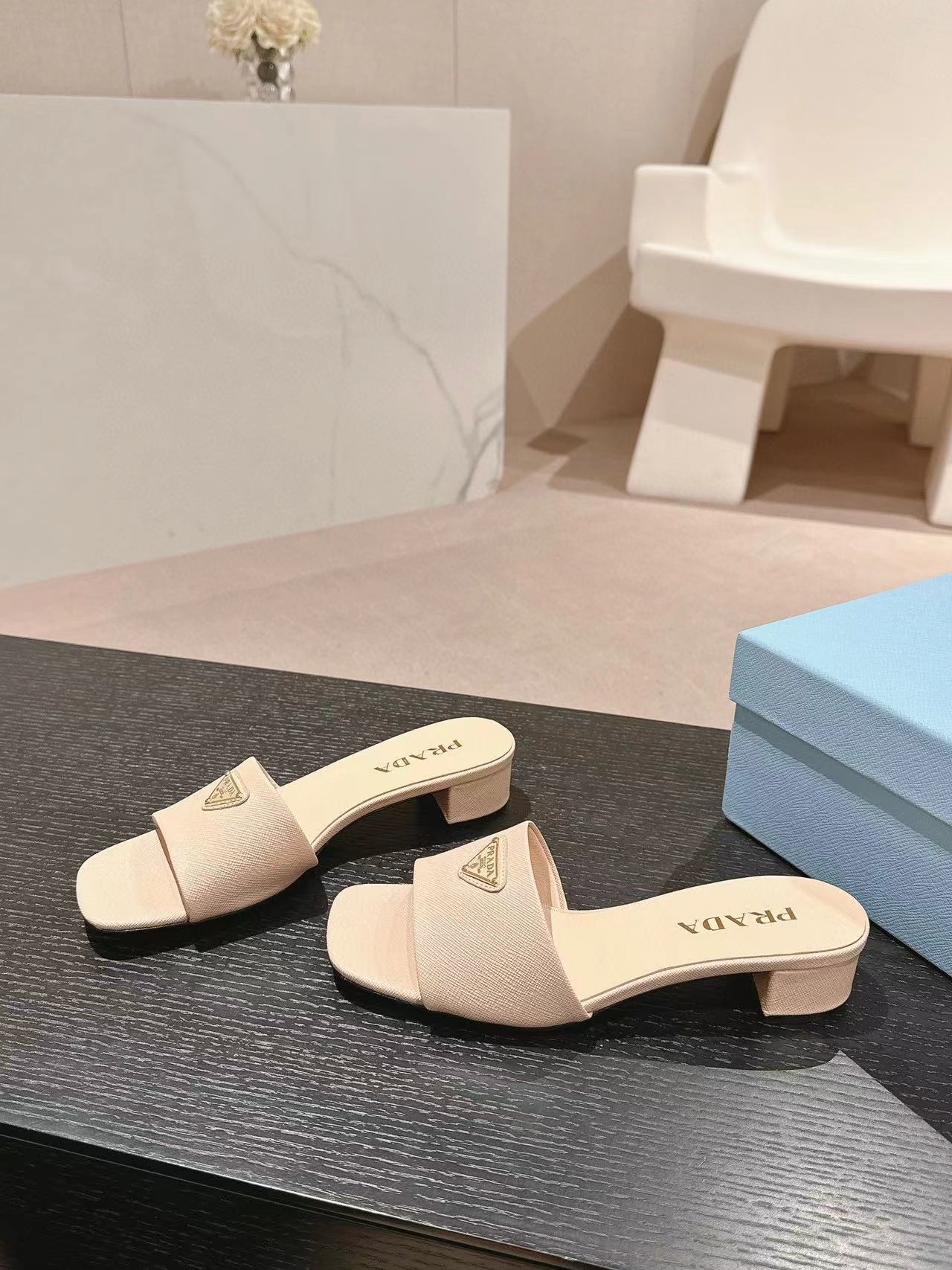 PR4DA 高品質トライアングルロゴハイヒールスリッパ【50％割引+送料無料】