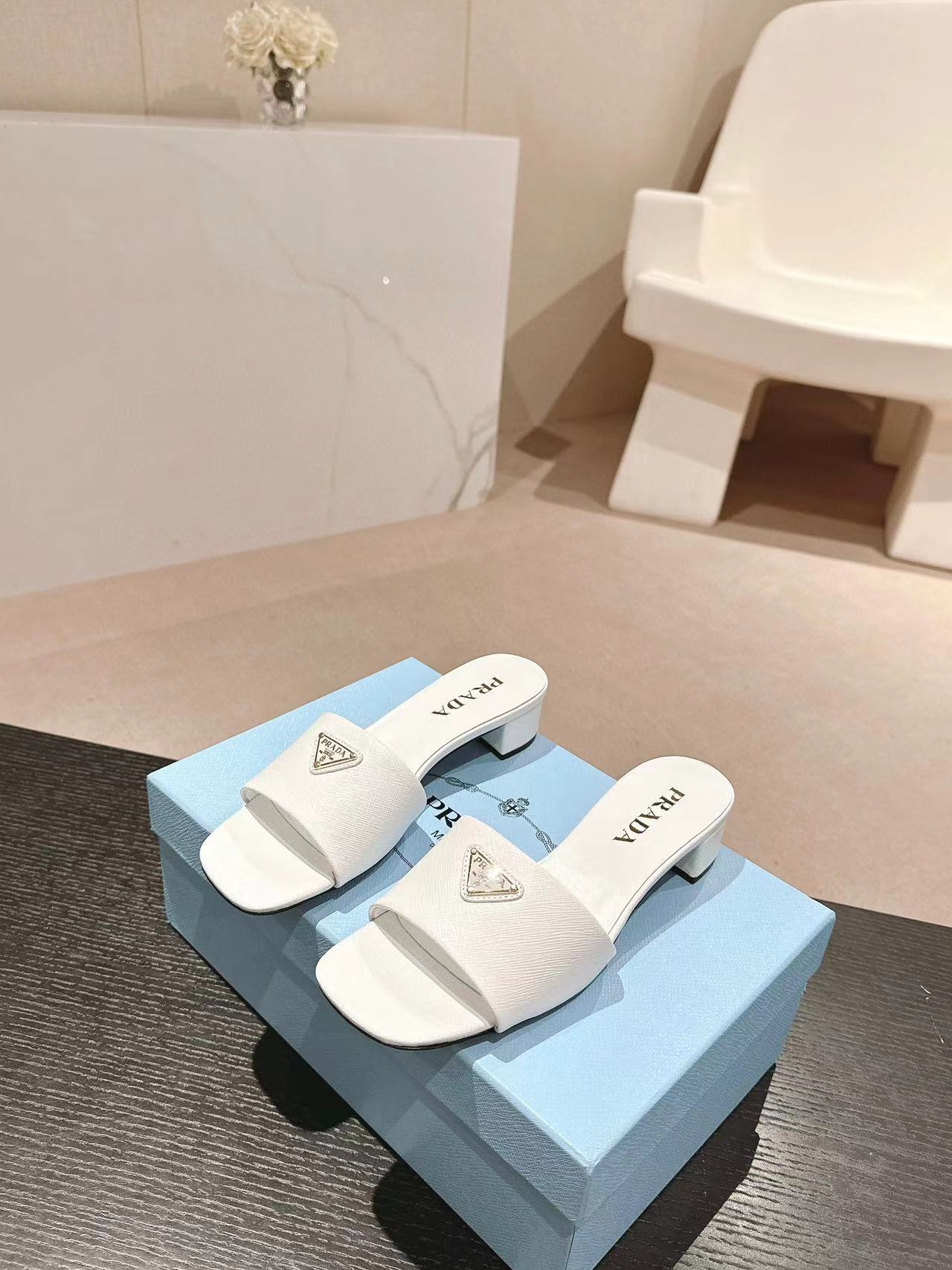 PR4DA 高品質トライアングルロゴハイヒールスリッパ【50％割引+送料無料】