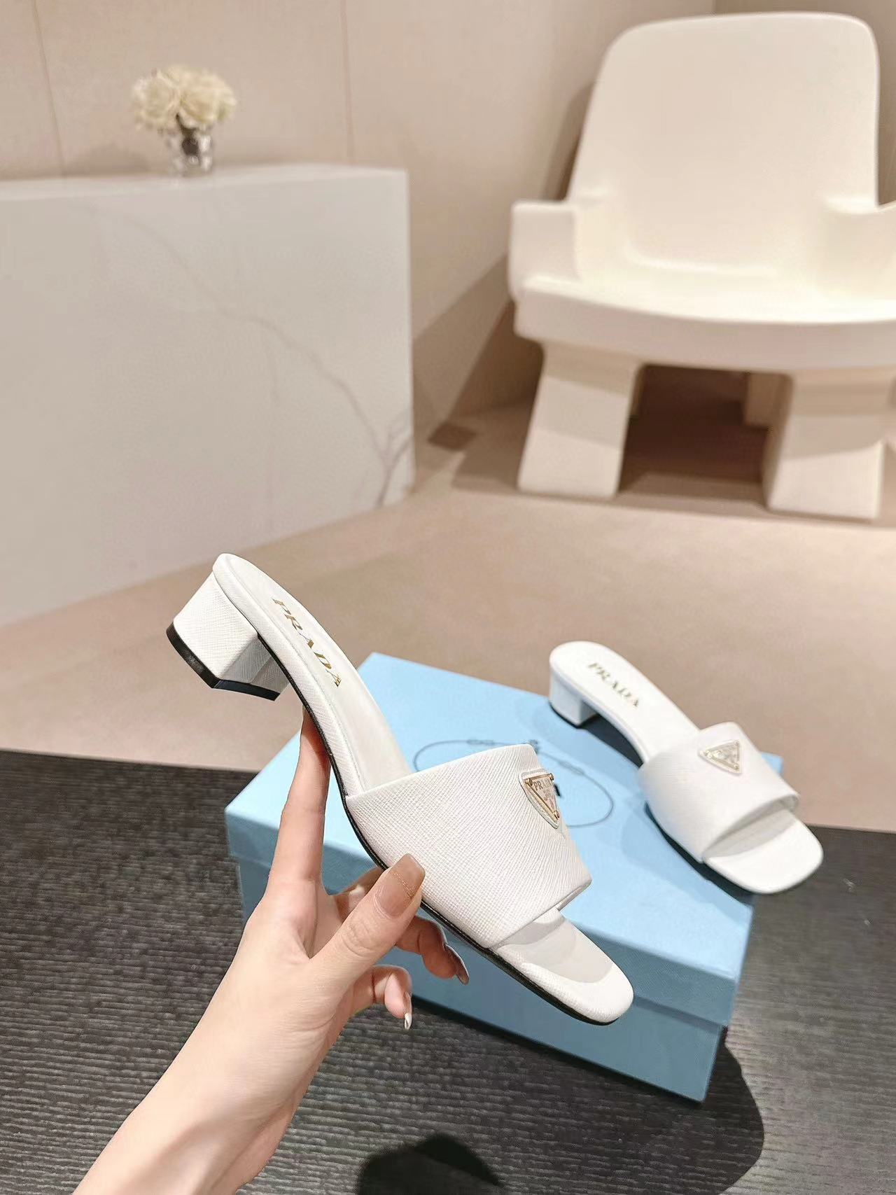 PR4DA 高品質トライアングルロゴハイヒールスリッパ【50％割引+送料無料】