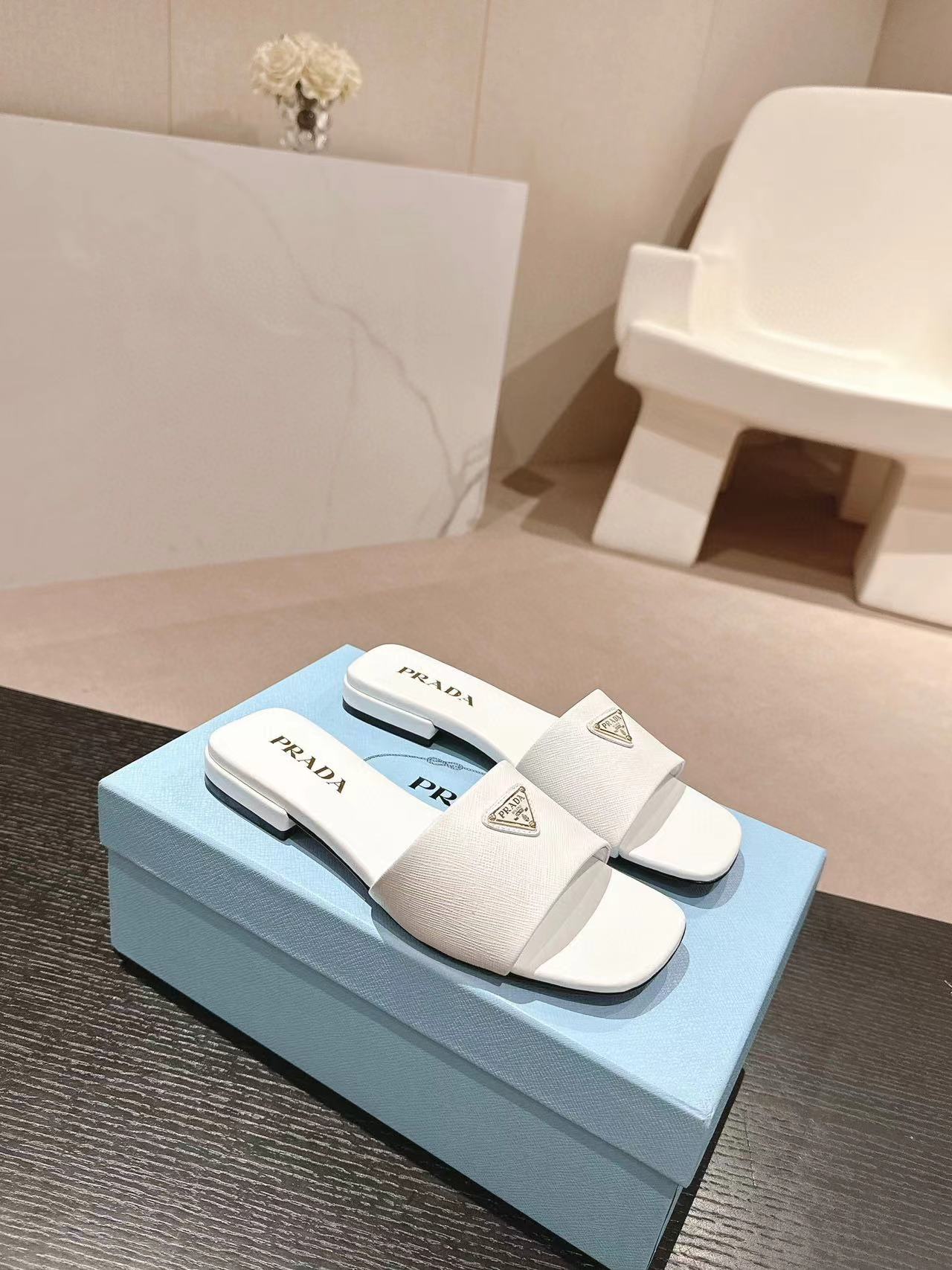 PR4DA 高品質三角ロゴスリッパ【50％割引+送料無料】