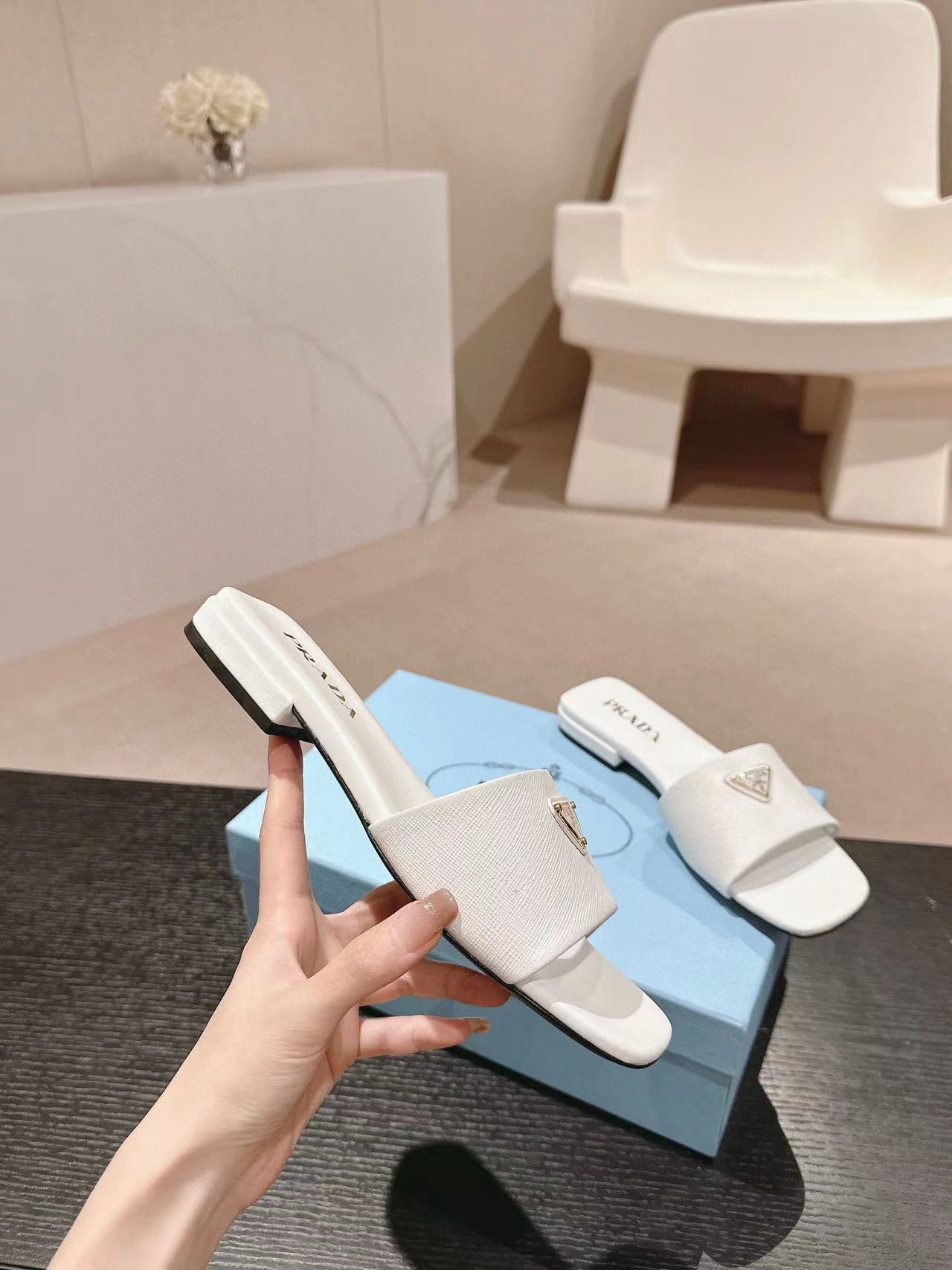 PR4DA 高品質三角ロゴスリッパ【50％割引+送料無料】