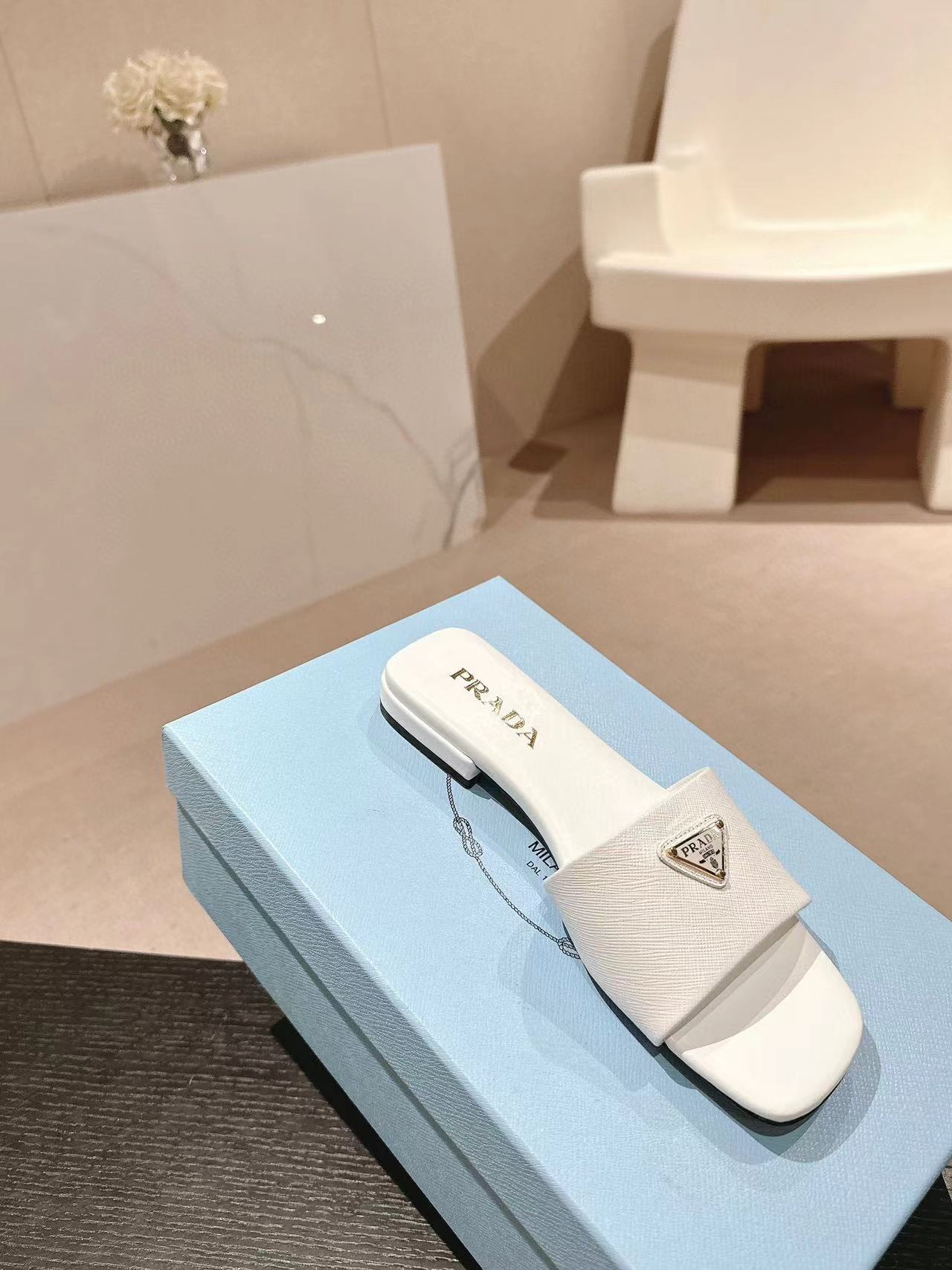 PR4DA 高品質三角ロゴスリッパ【50％割引+送料無料】