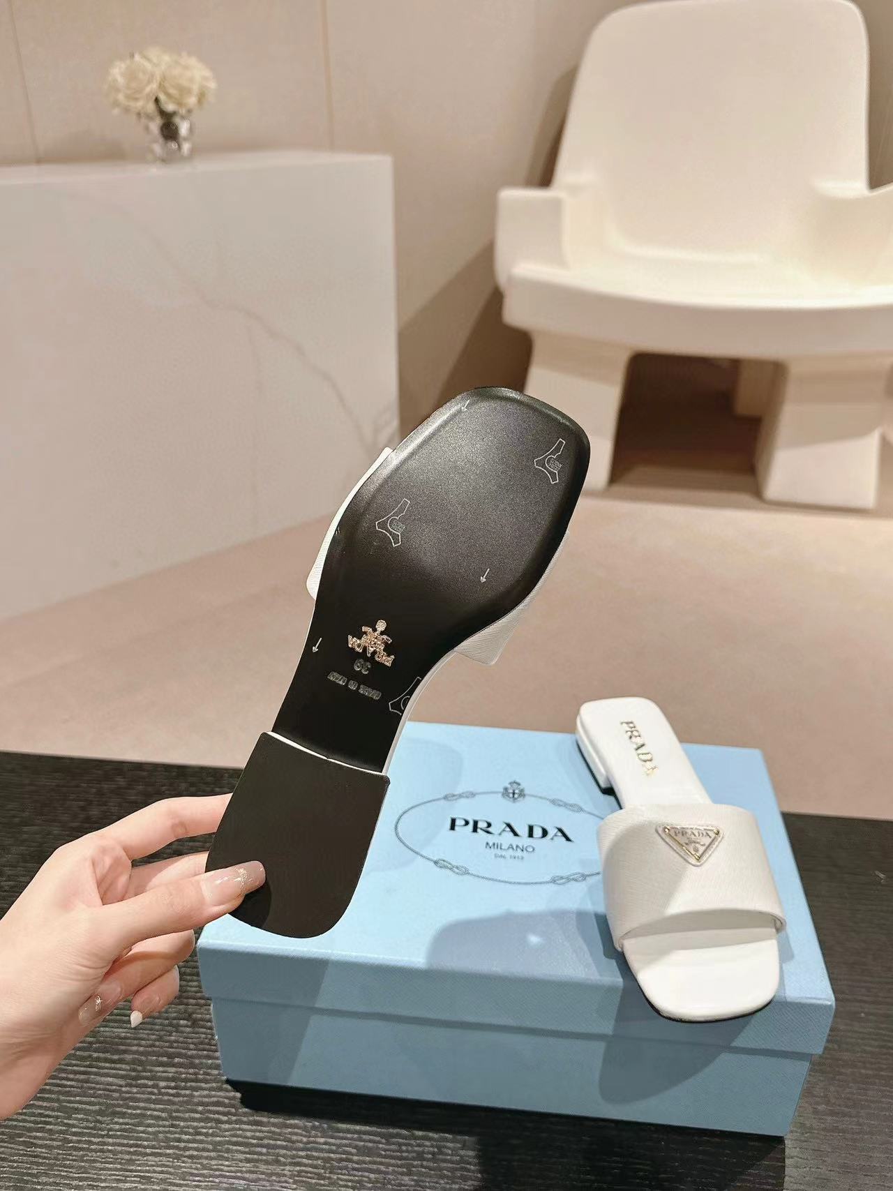 PR4DA 高品質三角ロゴスリッパ【50％割引+送料無料】