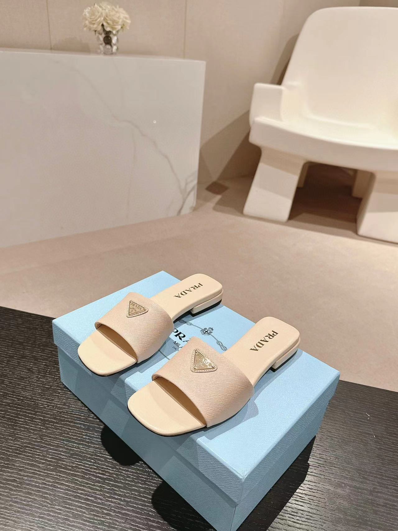 PR4DA 高品質三角ロゴスリッパ【50％割引+送料無料】