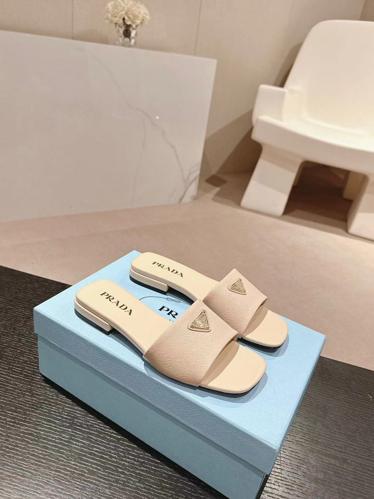 PR4DA 高品質三角ロゴスリッパ【50％割引+送料無料】