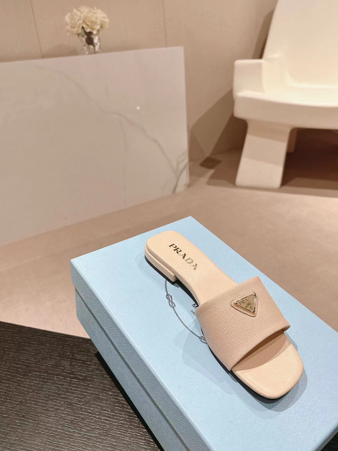 PR4DA 高品質三角ロゴスリッパ【50％割引+送料無料】