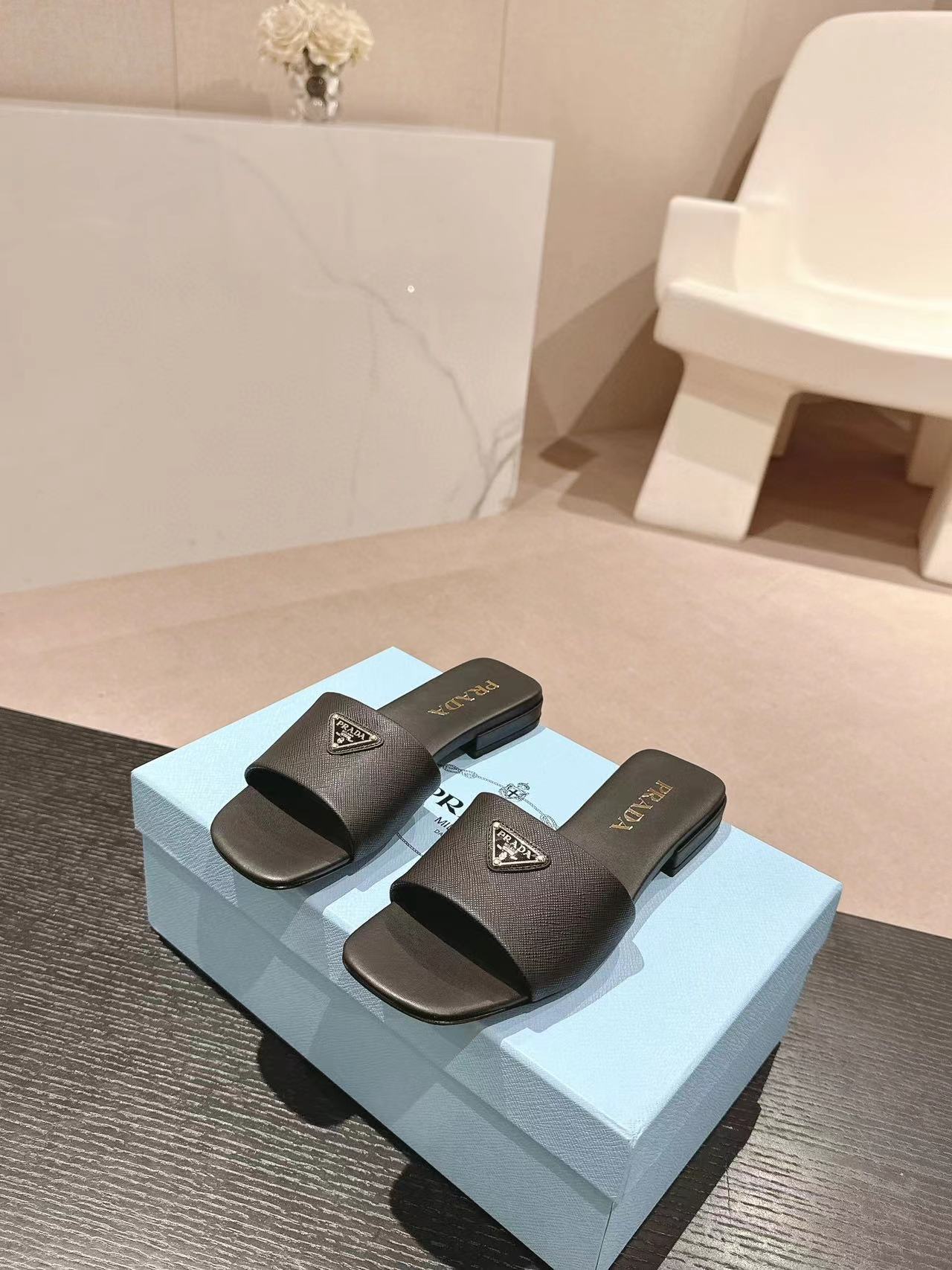 PR4DA 高品質三角ロゴスリッパ【50％割引+送料無料】