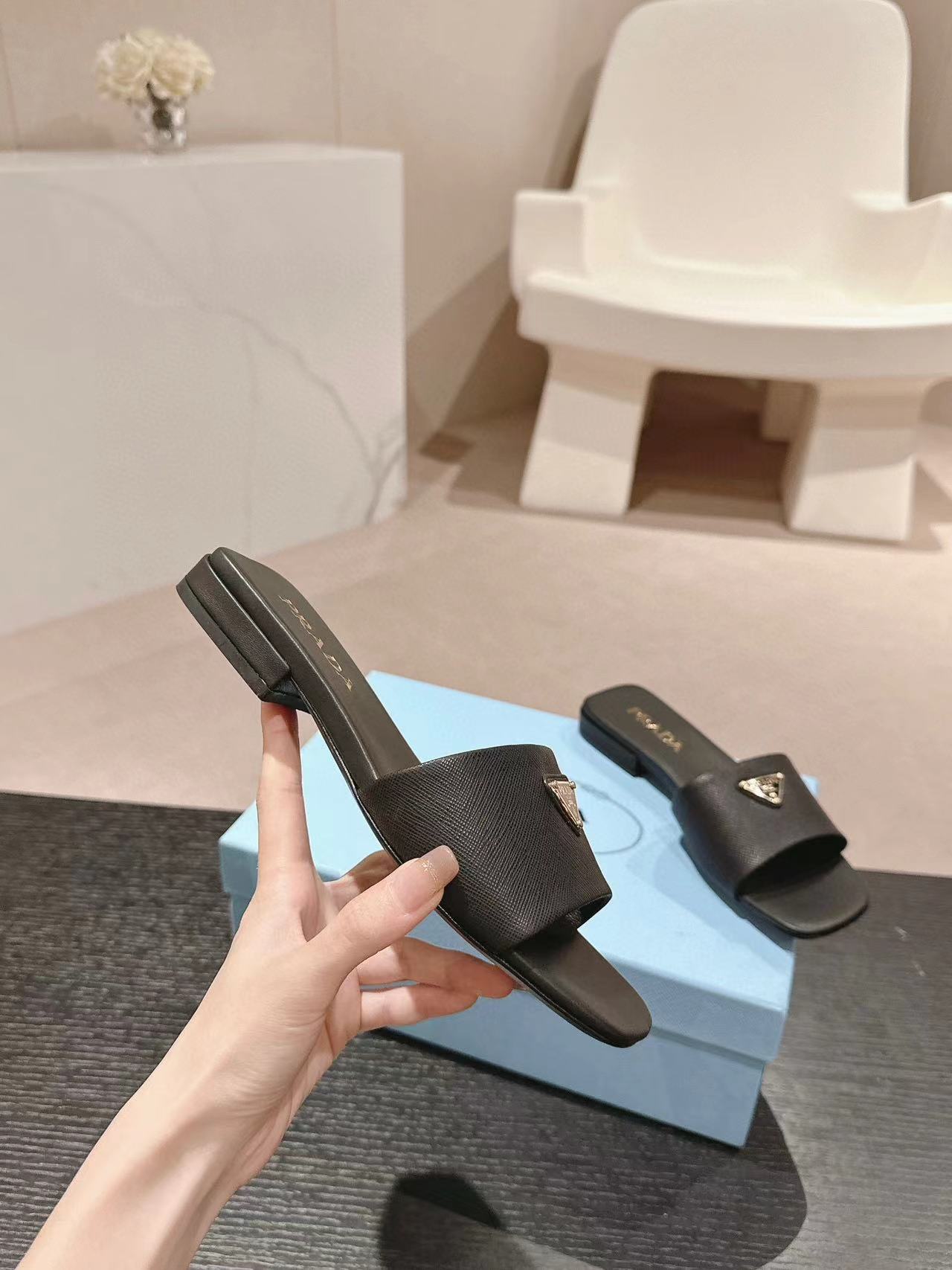 PR4DA 高品質三角ロゴスリッパ【50％割引+送料無料】