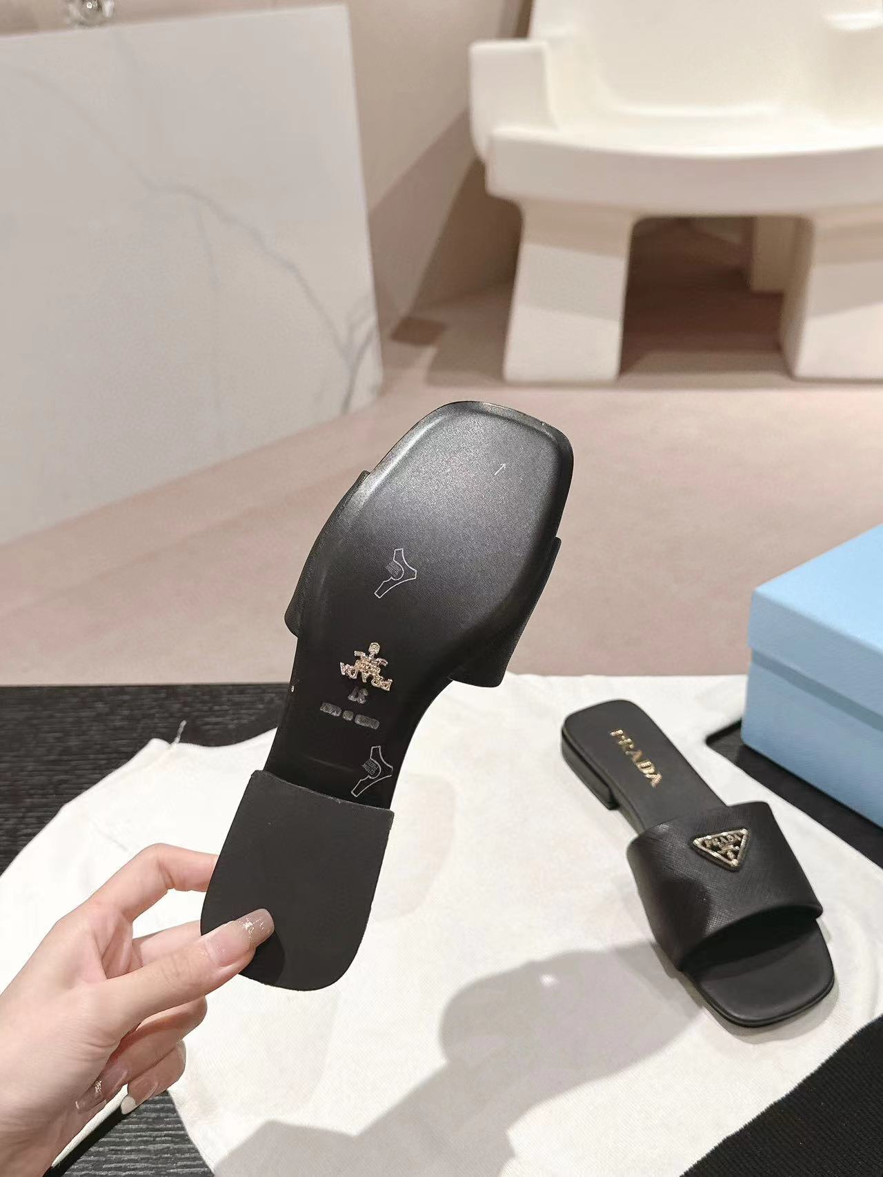 PR4DA 高品質三角ロゴスリッパ【50％割引+送料無料】