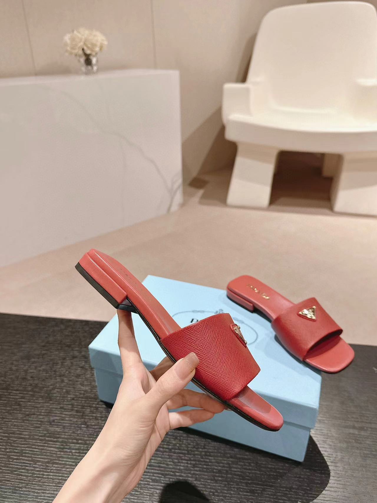 PR4DA 高品質三角ロゴスリッパ【50％割引+送料無料】