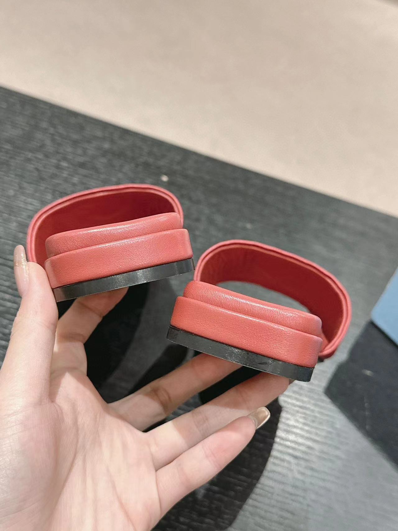 PR4DA 高品質三角ロゴスリッパ【50％割引+送料無料】