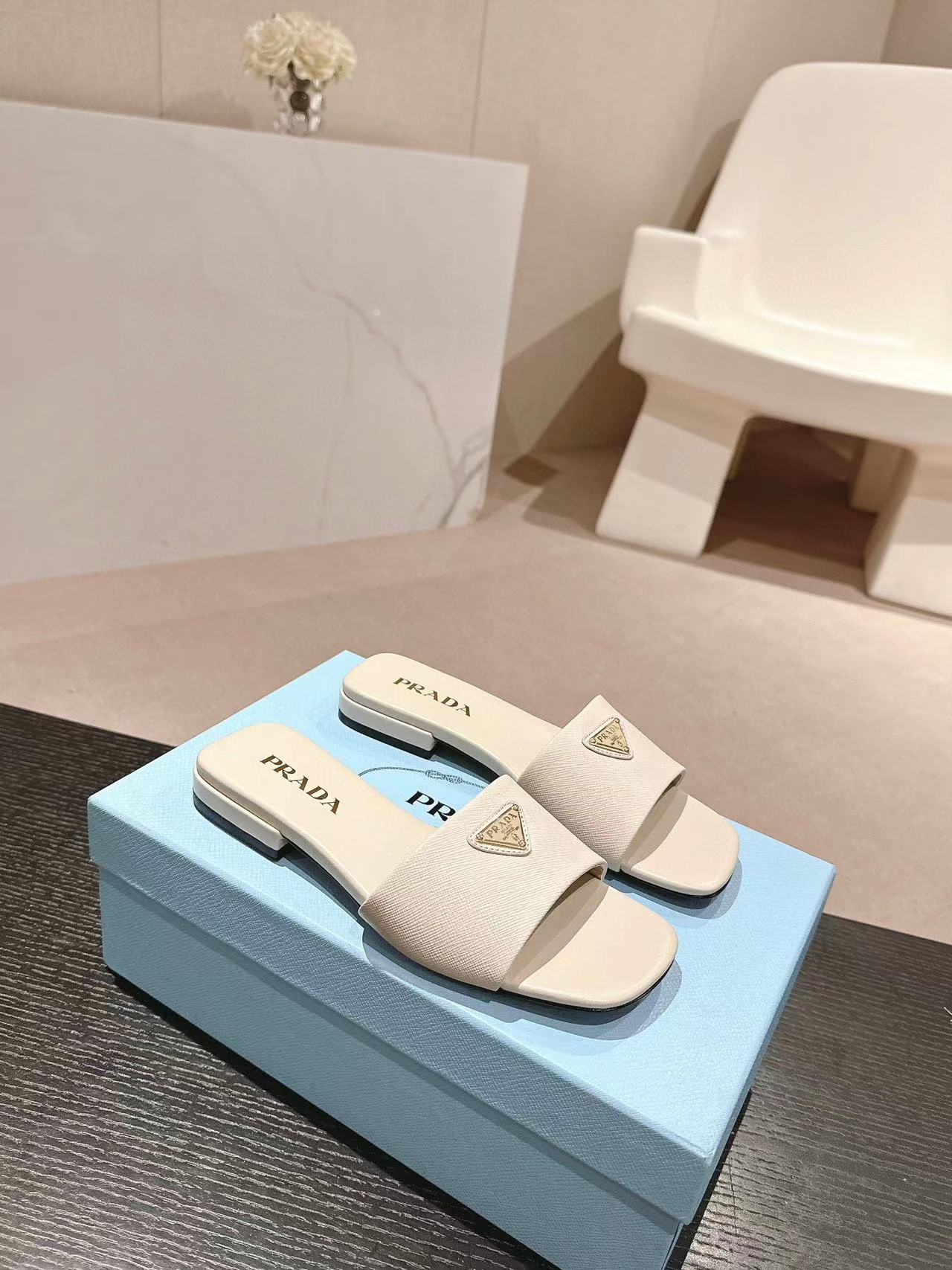 PR4DA 高品質三角ロゴスリッパ【50％割引+送料無料】