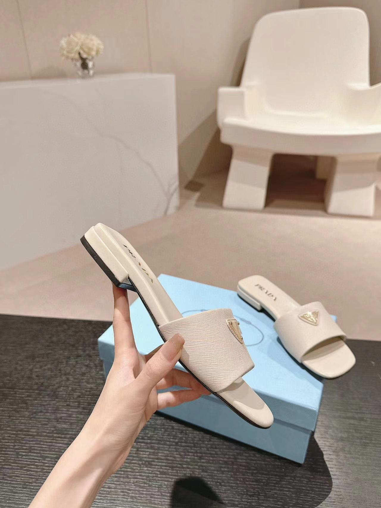 PR4DA 高品質三角ロゴスリッパ【50％割引+送料無料】