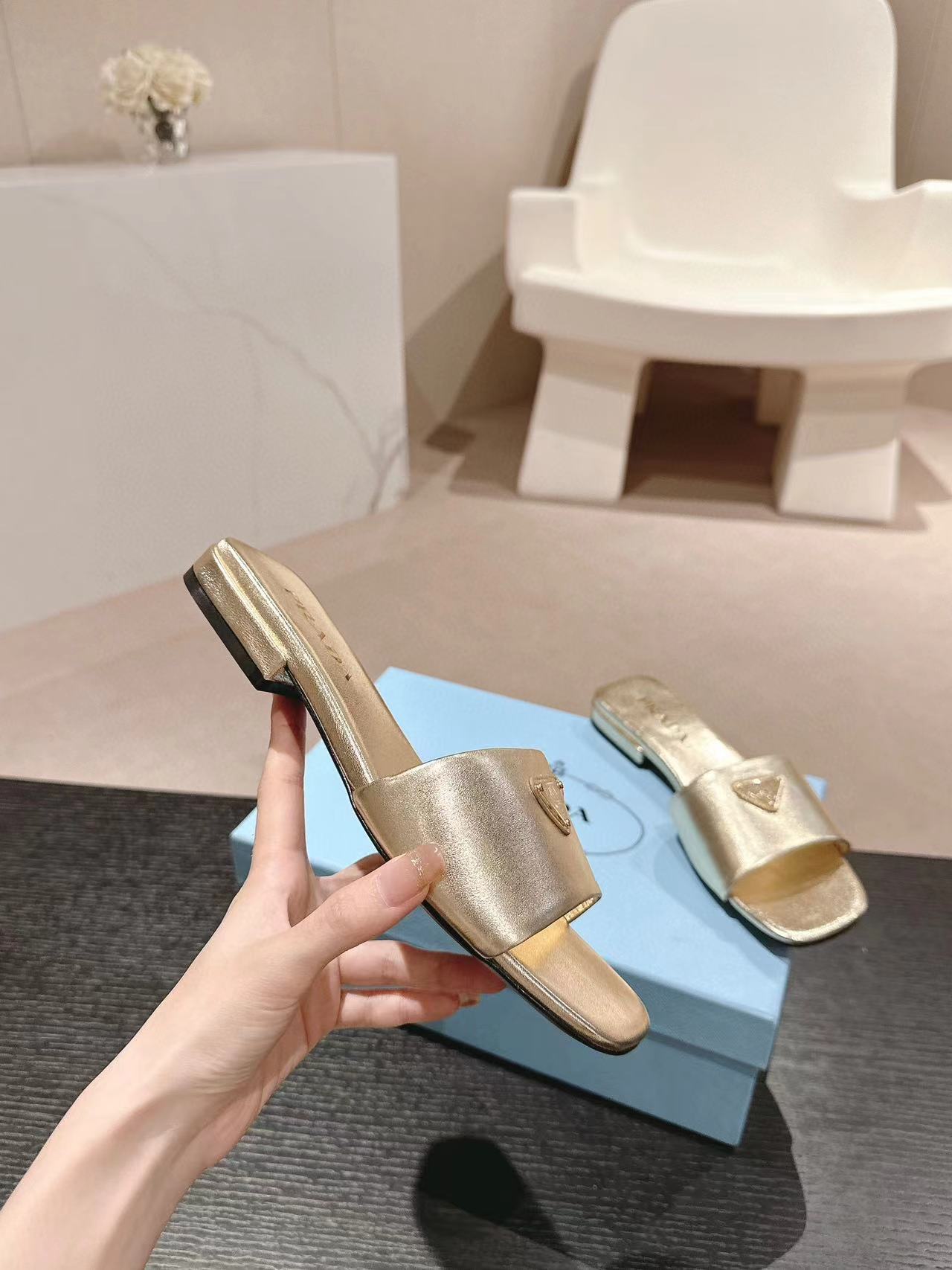 PR4DA 高品質三角ロゴスリッパ【50％割引+送料無料】