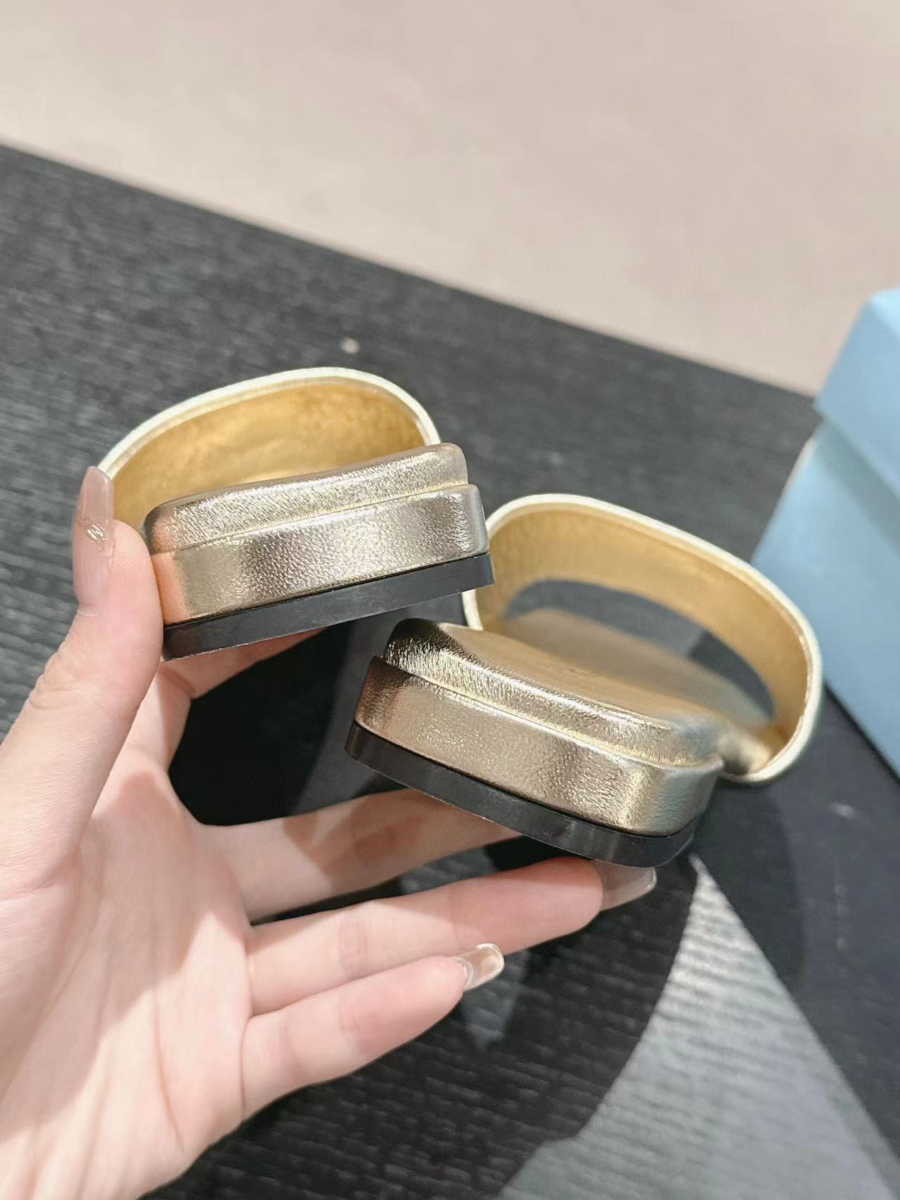 PR4DA 高品質三角ロゴスリッパ【50％割引+送料無料】