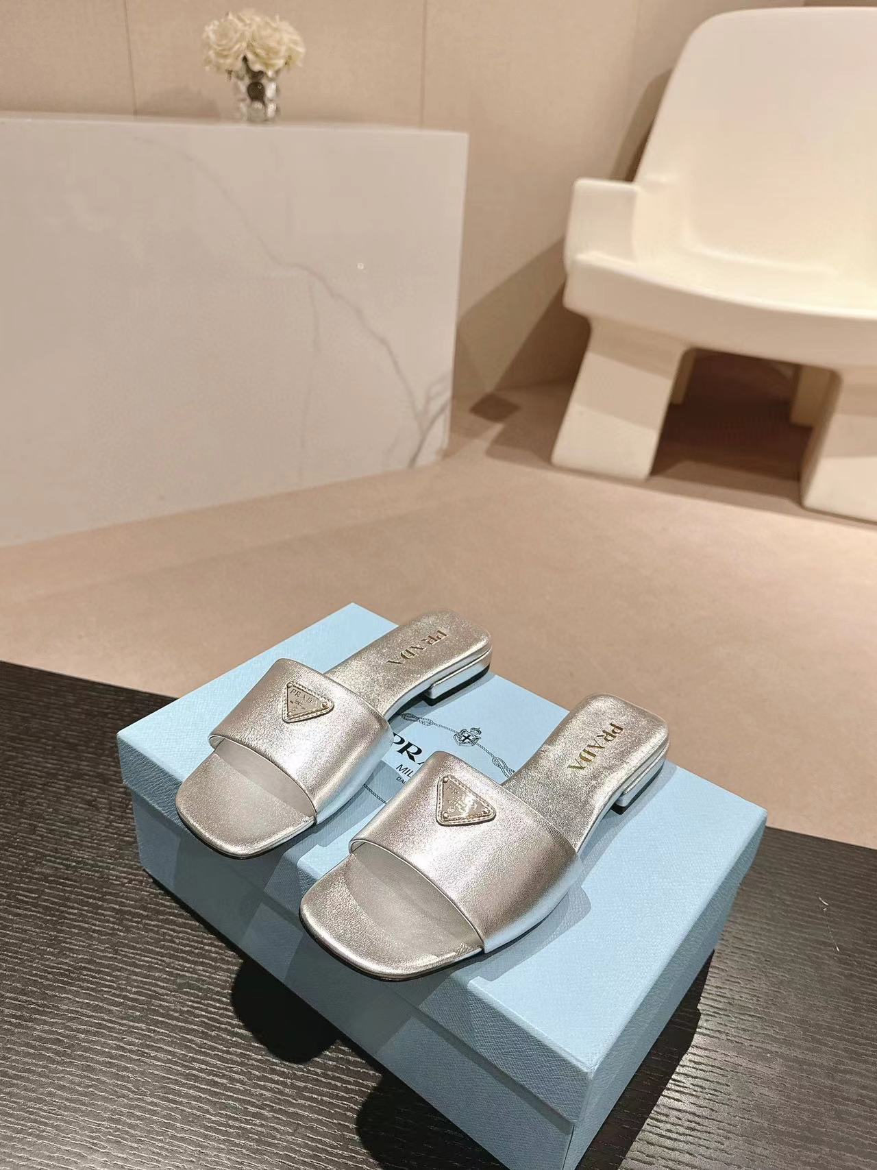 PR4DA 高品質三角ロゴスリッパ【50％割引+送料無料】