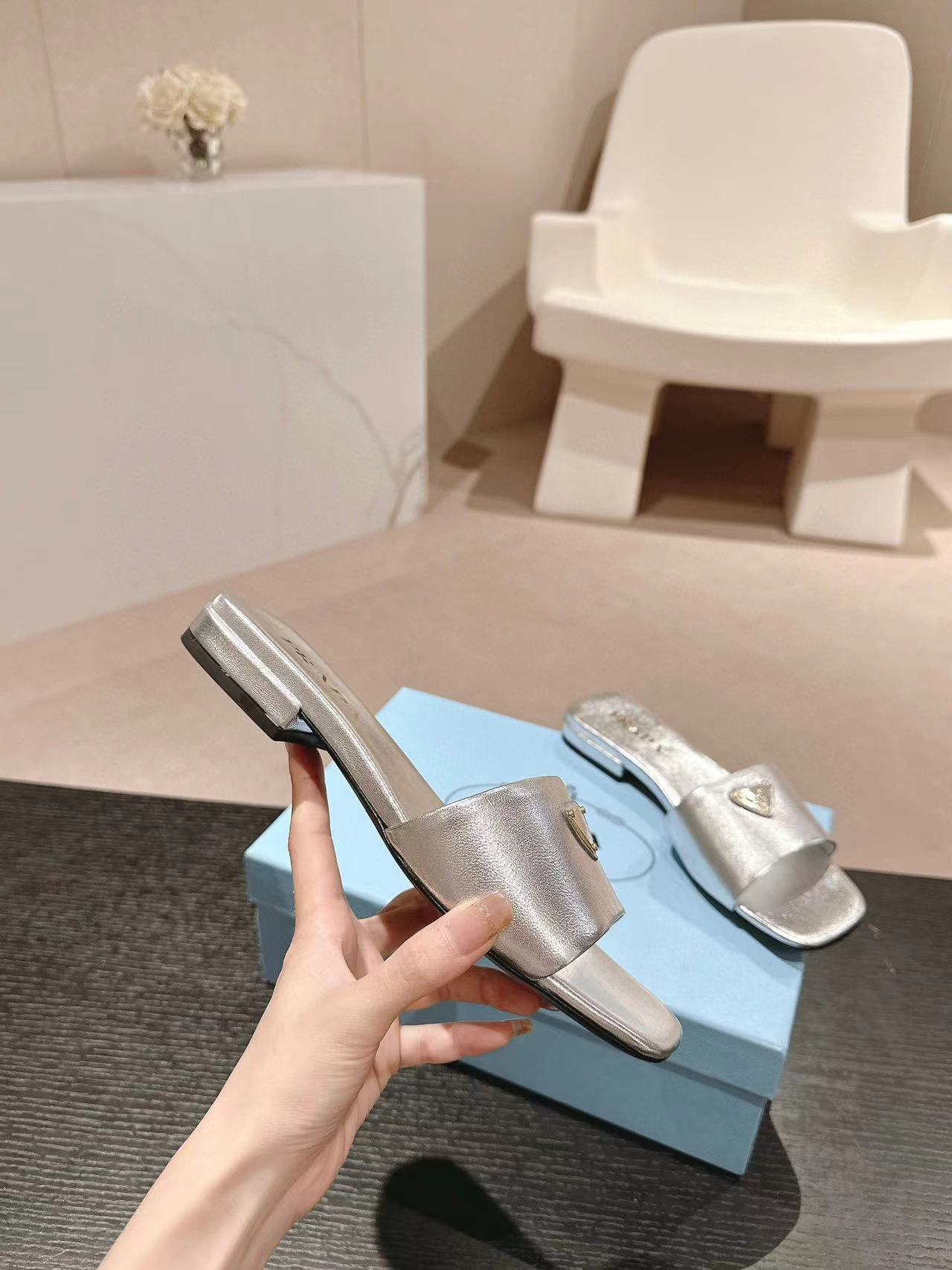 PR4DA 高品質三角ロゴスリッパ【50％割引+送料無料】