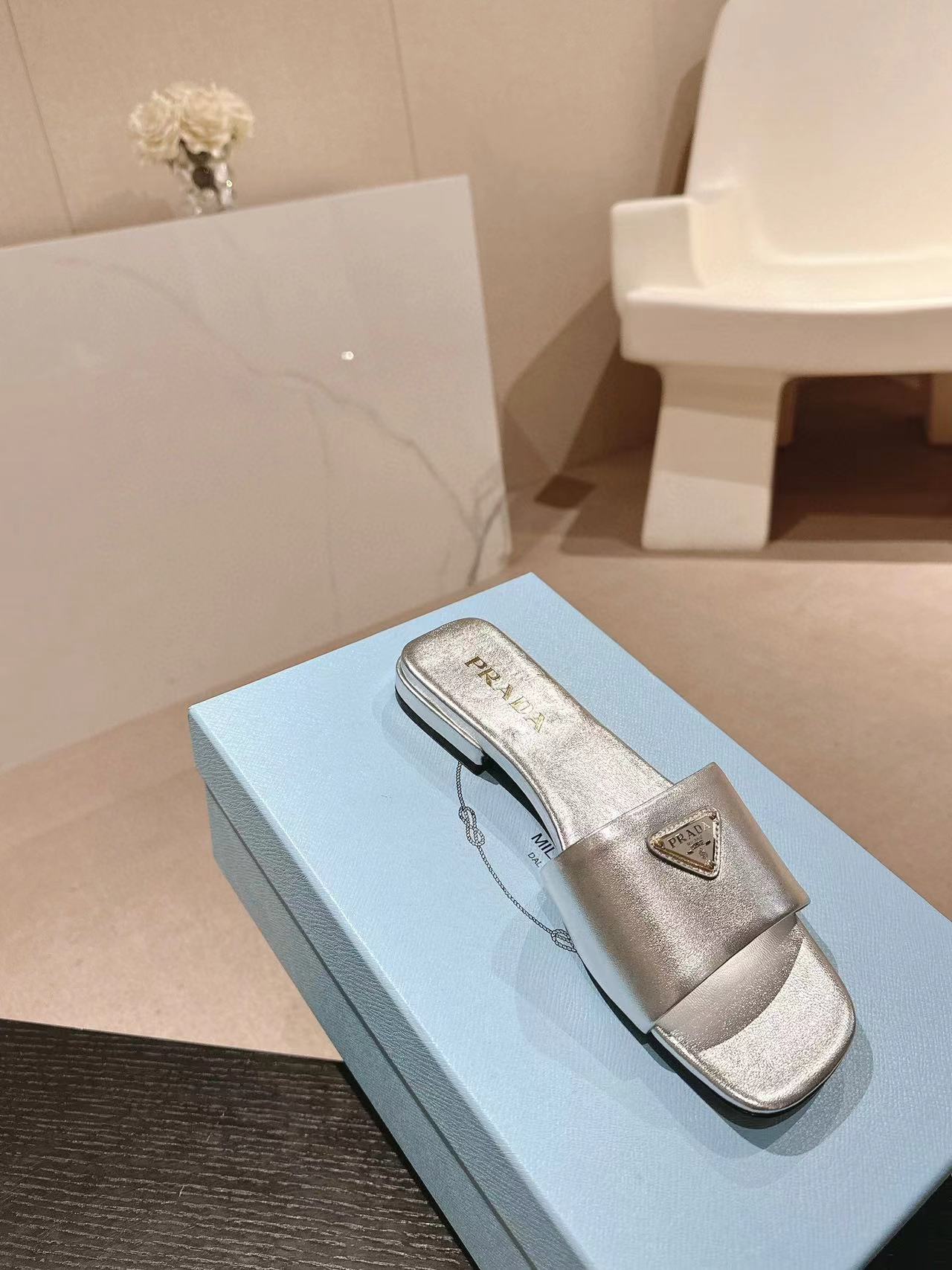 PR4DA 高品質三角ロゴスリッパ【50％割引+送料無料】