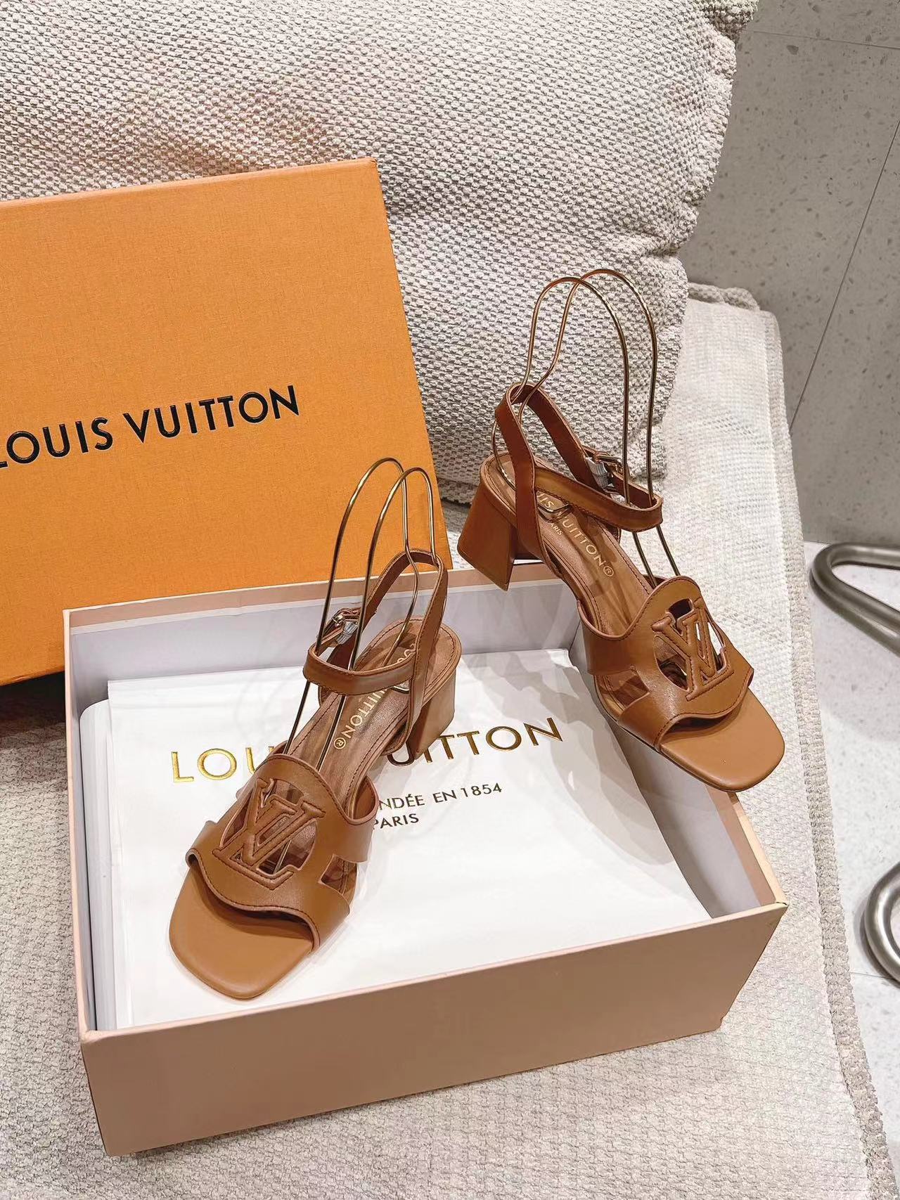 LV高品質中空サンダル【50％割引+送料無料】