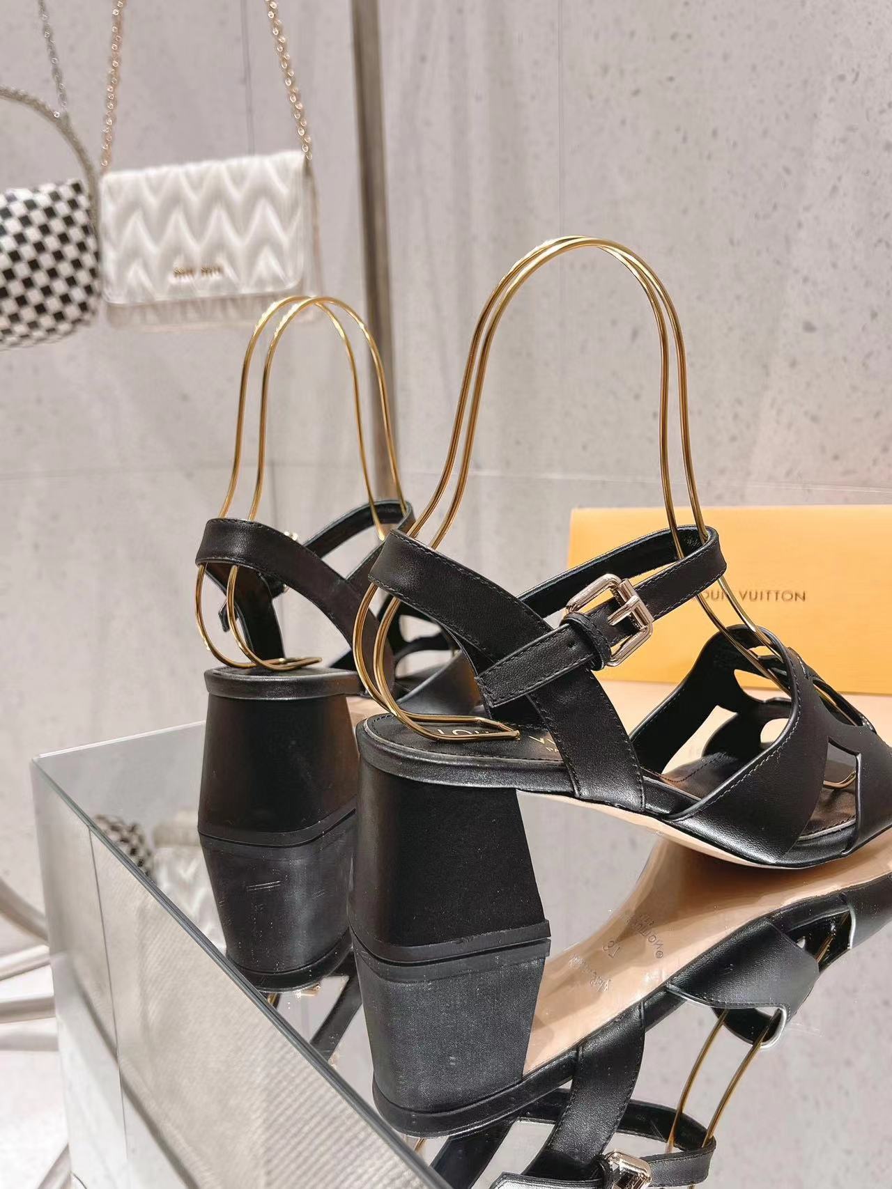 LV高品質中空サンダル【50％割引+送料無料】