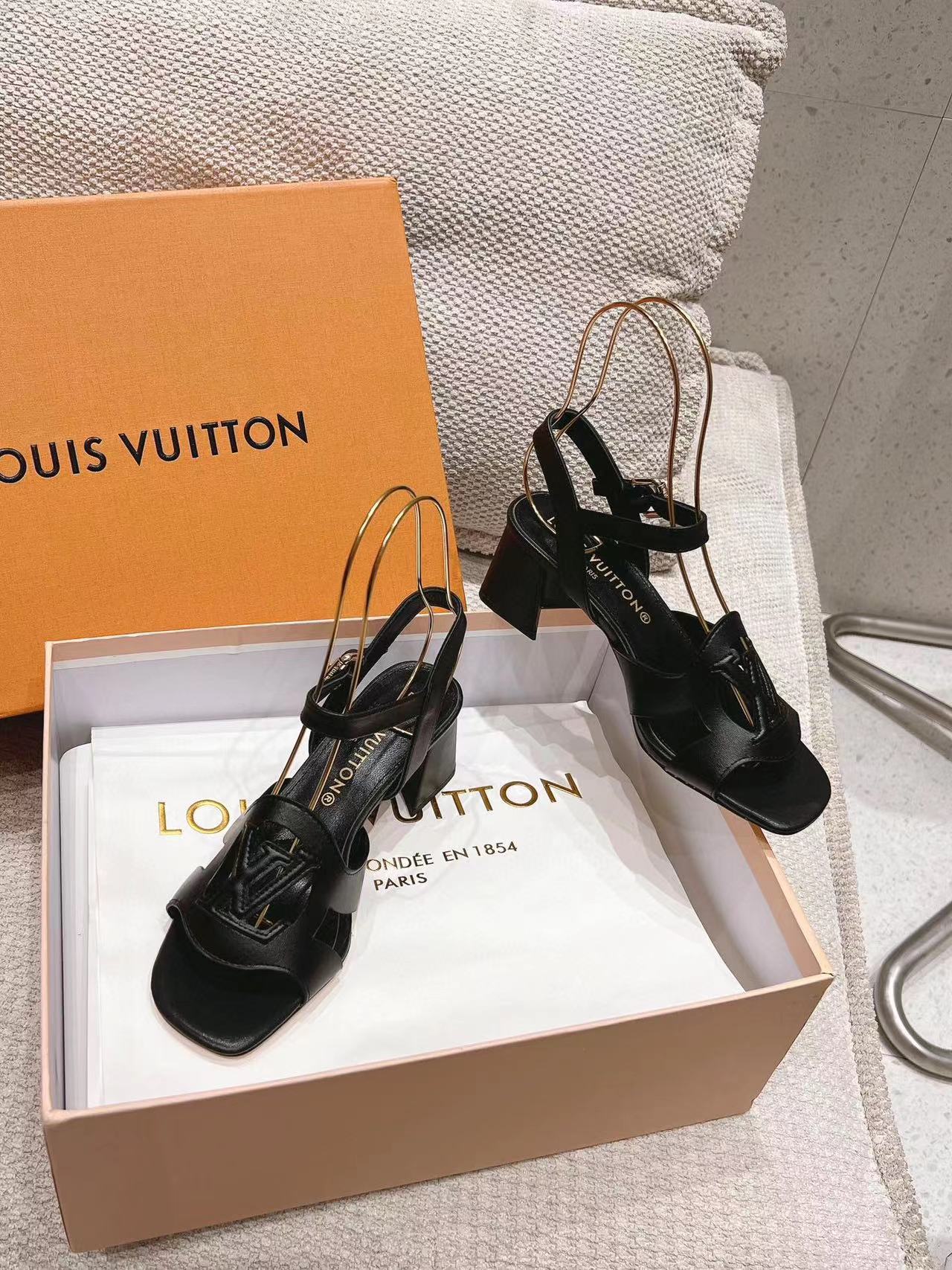 LV高品質中空サンダル【50％割引+送料無料】