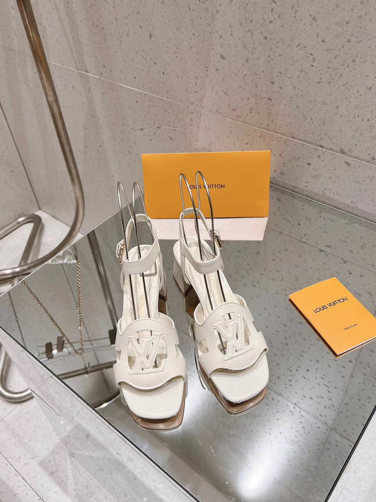 LV高品質中空サンダル【50％割引+送料無料】