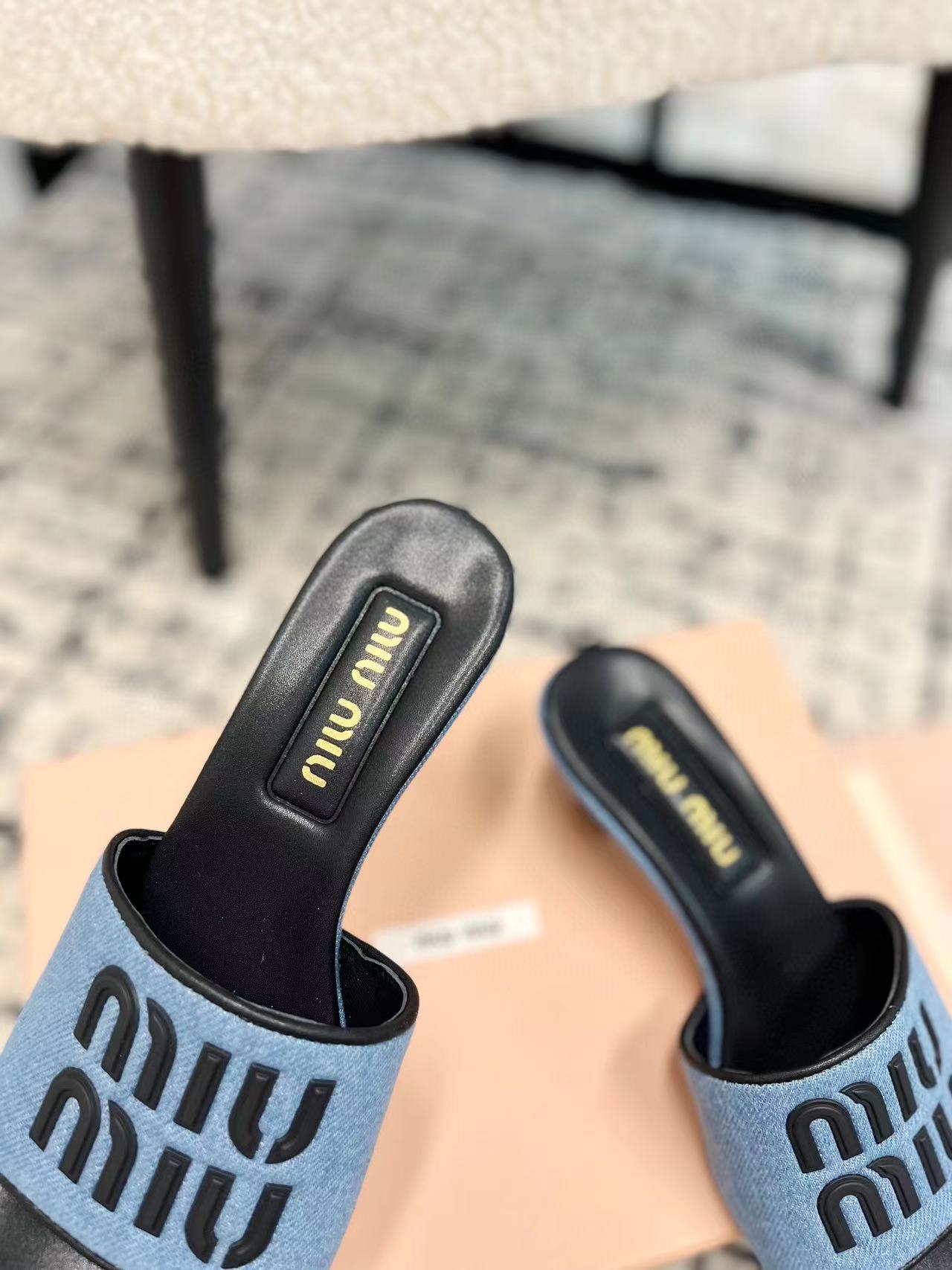 M1UM1U 高品質デニムハイヒールハーフスリッパ【50％割引+送料無料】