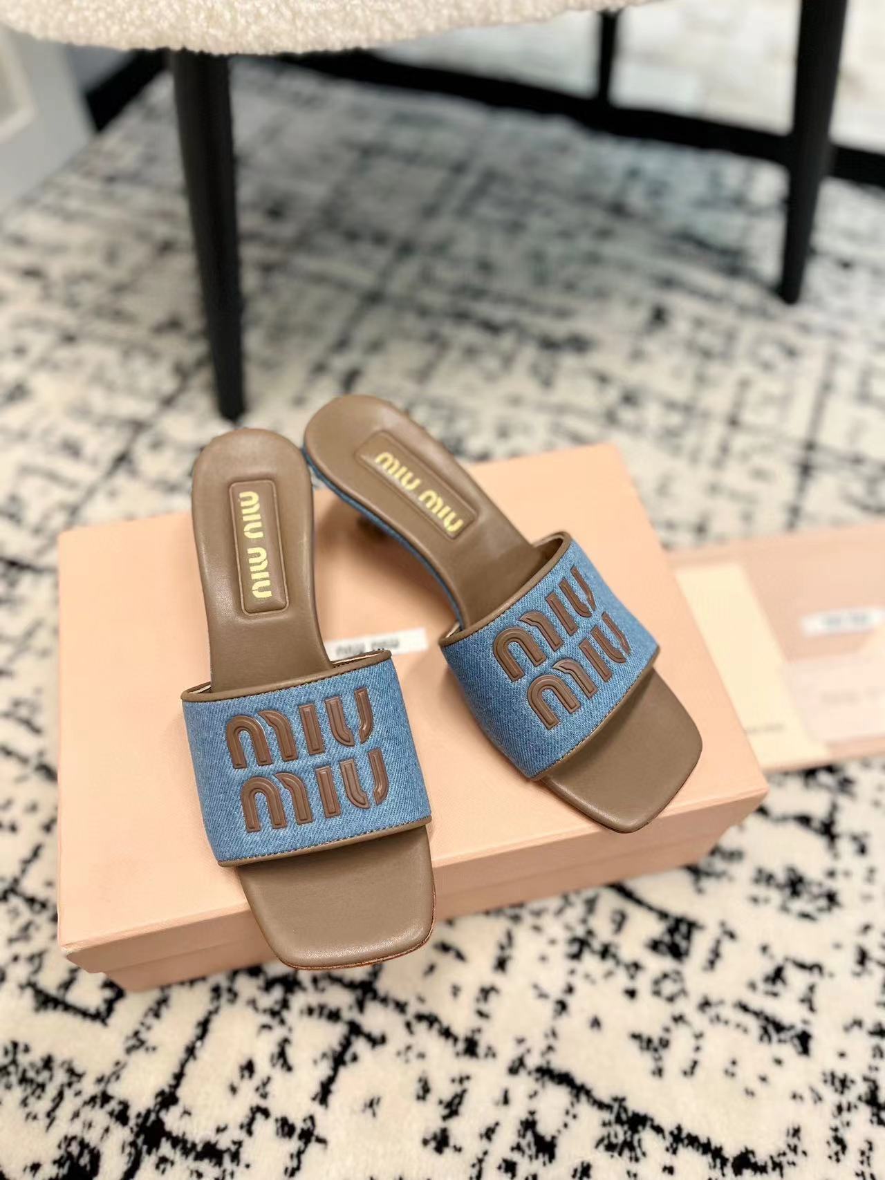 M1UM1U 高品質デニムハイヒールハーフスリッパ【50％割引+送料無料】