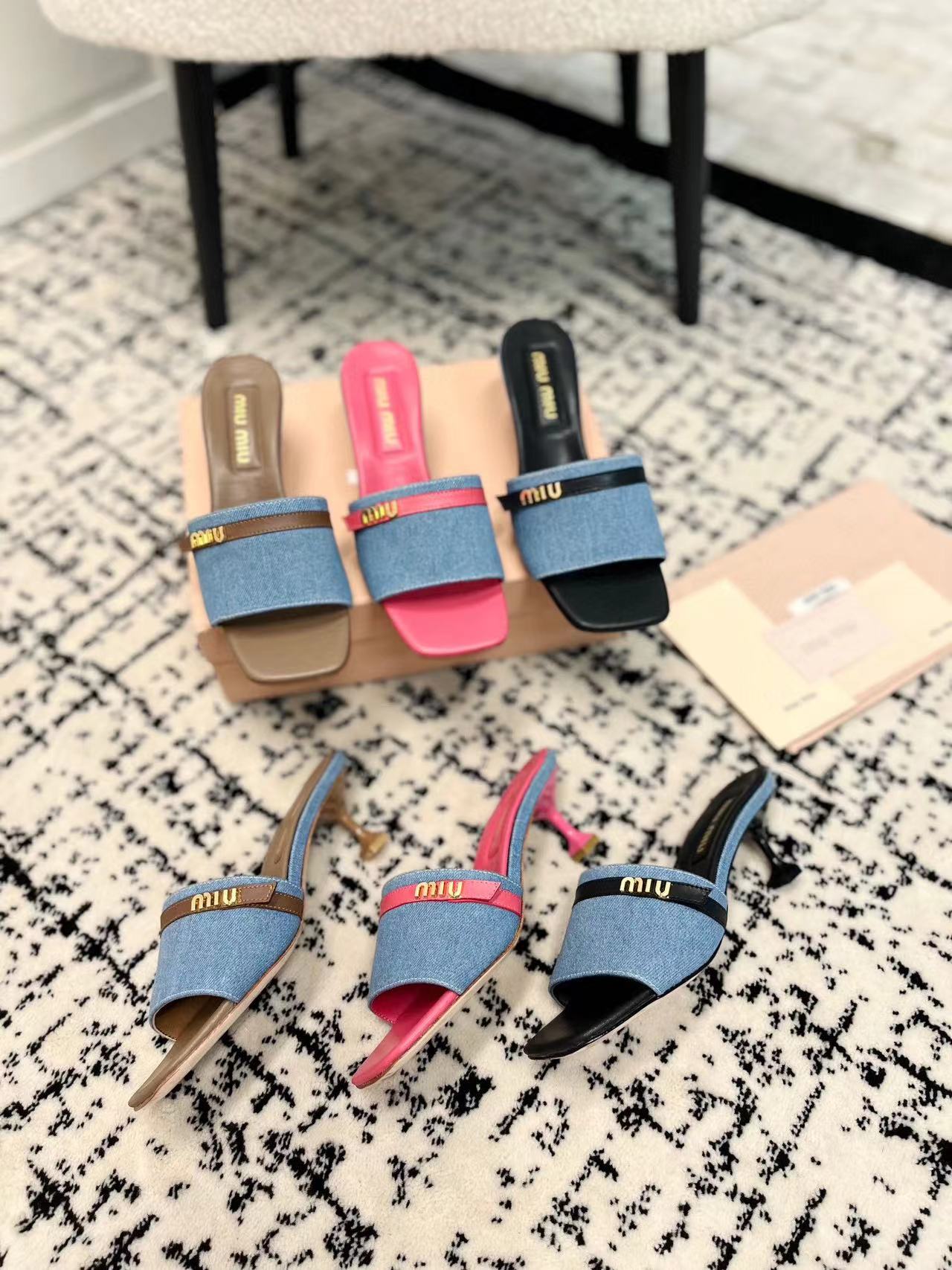 M1UM1U 高品質レターバックルデニムハイヒールハーフスリッパ【50％割引+送料無料】