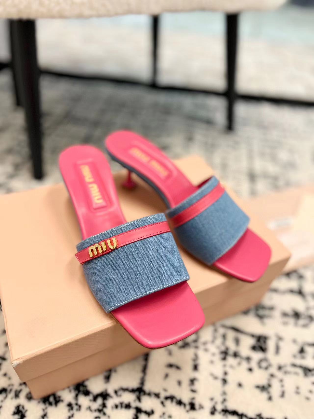 M1UM1U 高品質レターバックルデニムハイヒールハーフスリッパ【50％割引+送料無料】