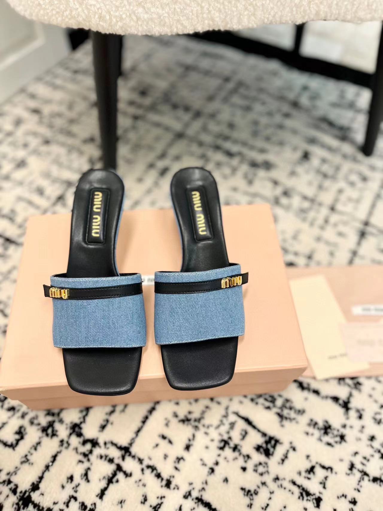 M1UM1U 高品質レターバックルデニムハイヒールハーフスリッパ【50％割引+送料無料】