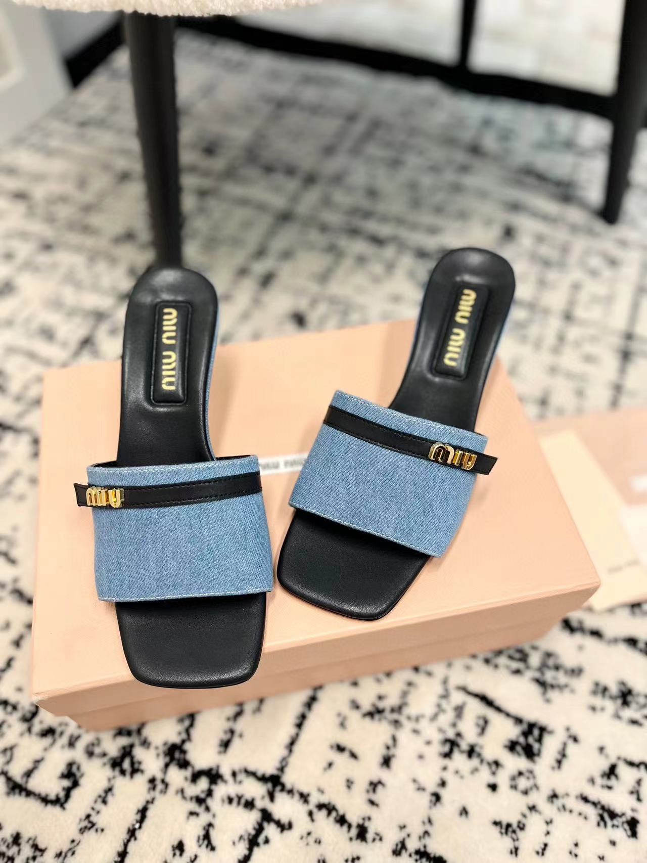 M1UM1U 高品質レターバックルデニムハイヒールハーフスリッパ【50％割引+送料無料】