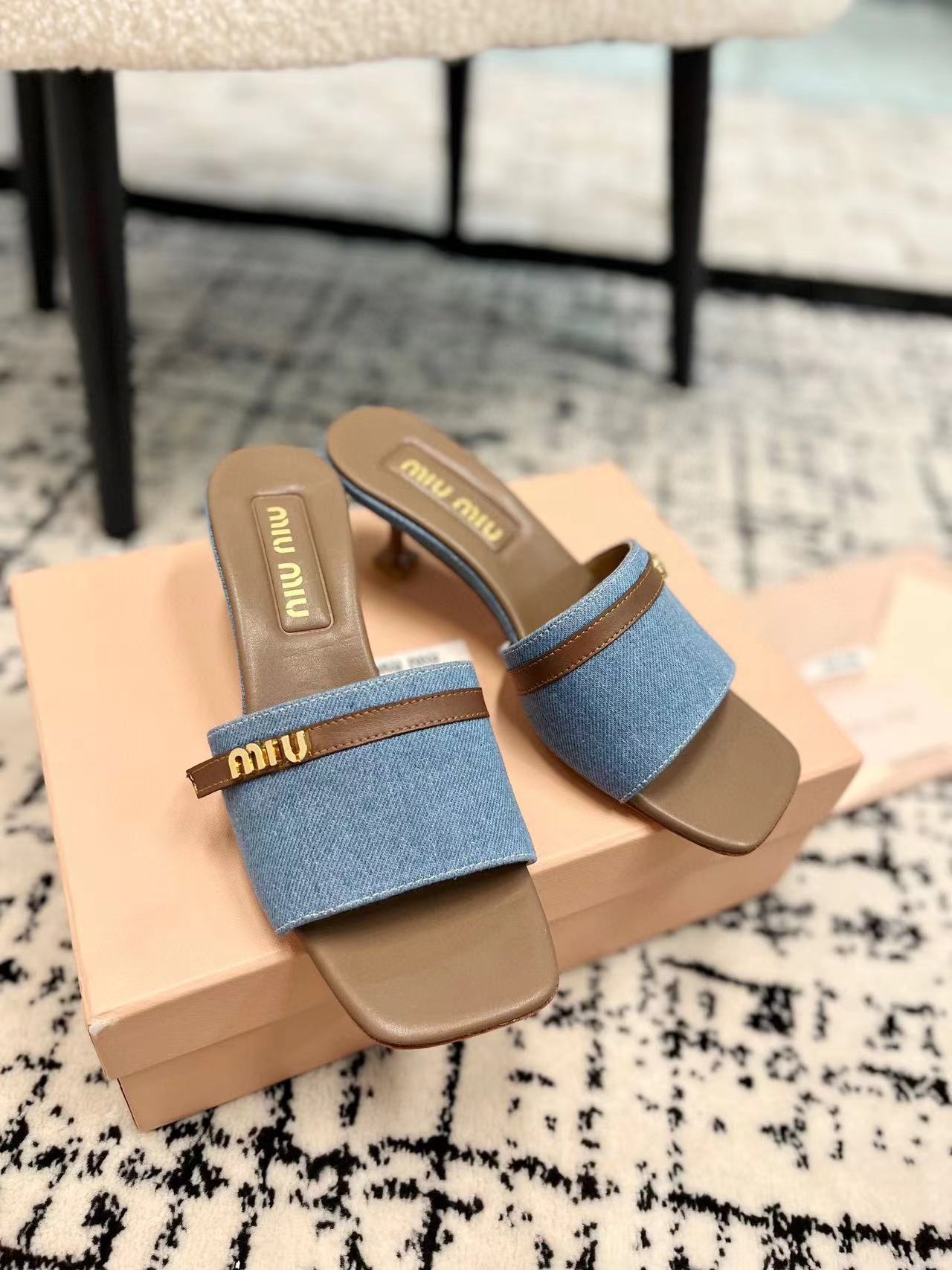 M1UM1U 高品質レターバックルデニムハイヒールハーフスリッパ【50％割引+送料無料】