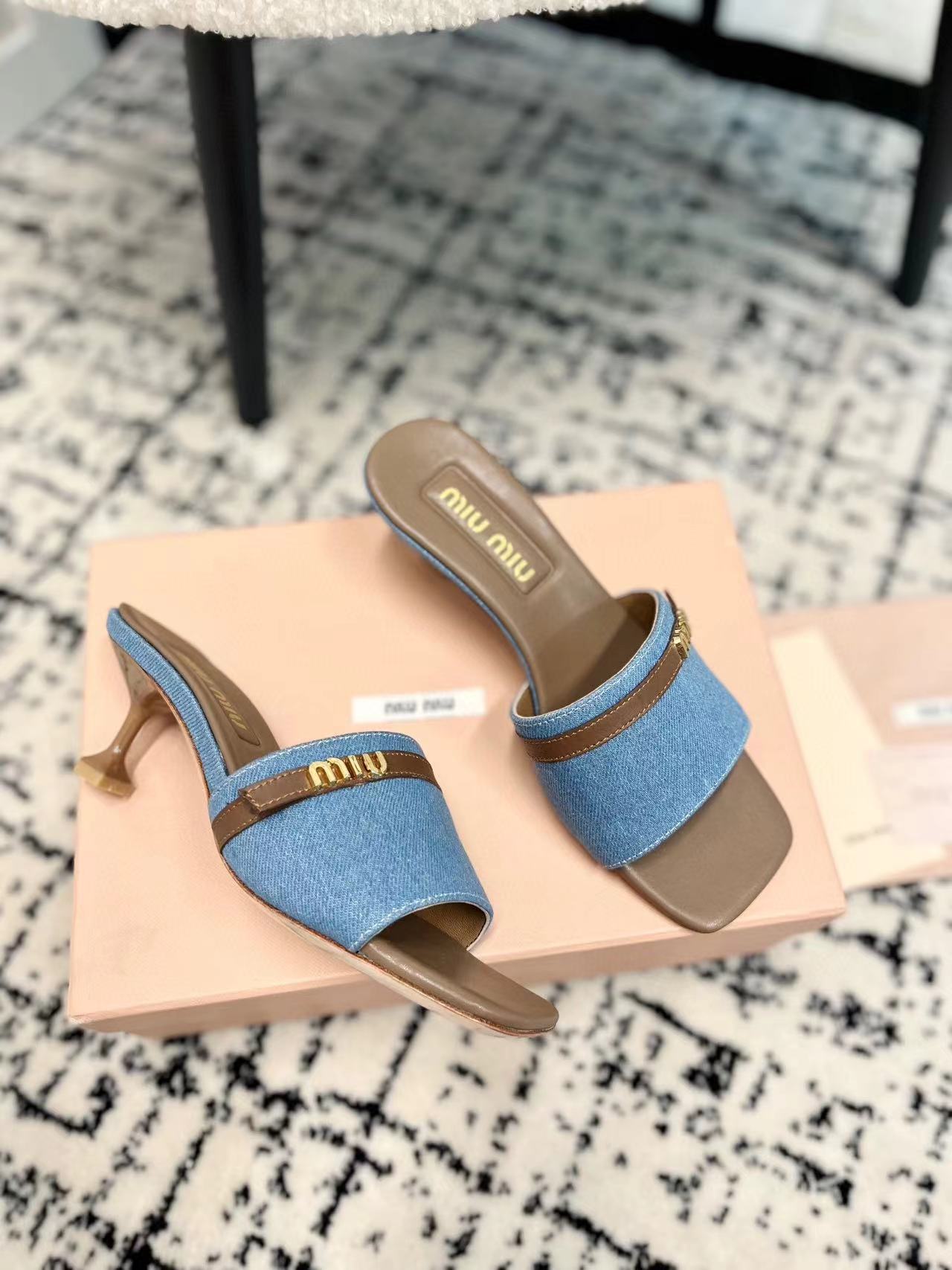 M1UM1U 高品質レターバックルデニムハイヒールハーフスリッパ【50％割引+送料無料】