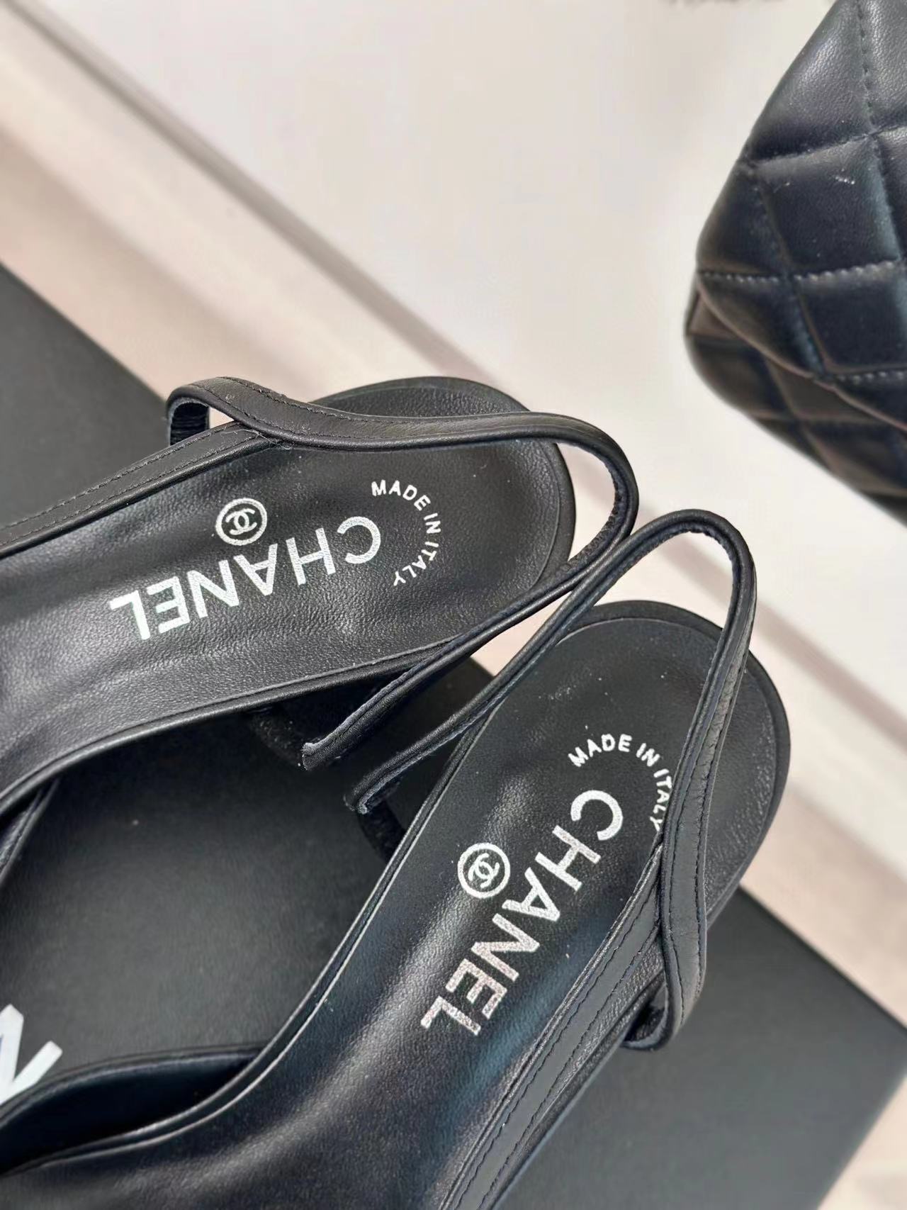 CHANE1高品質リボン ポインテッドトゥ チャンキーヒール サンダル【50％割引+送料無料】