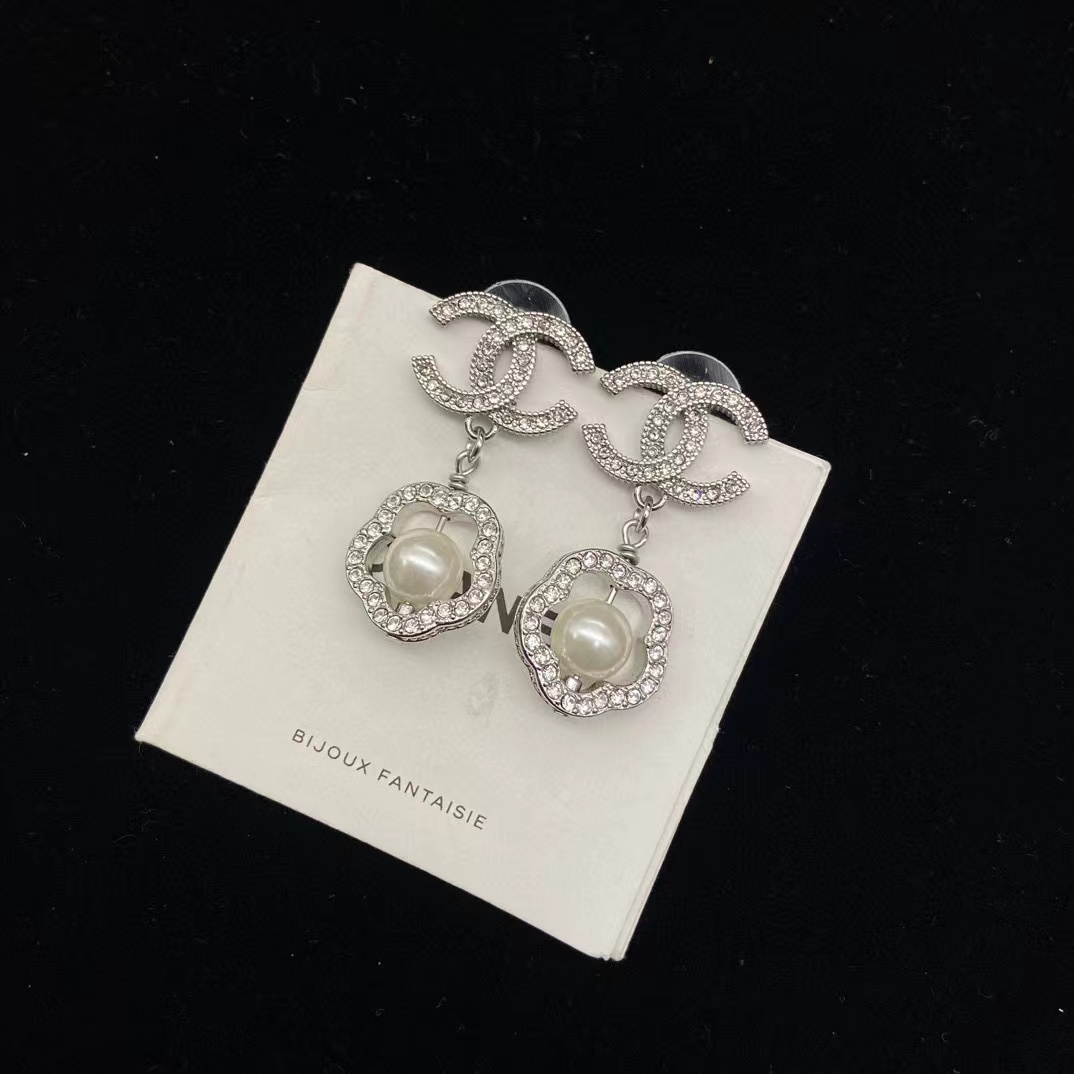 CHANE1 ダイヤモンド カメリア スタッド ピアス【50％割引+送料無料】