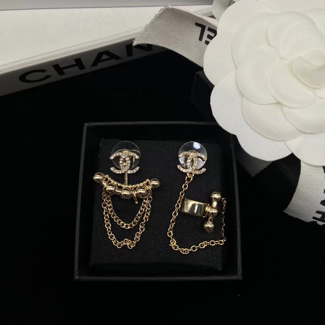 CHANE1 ダブルCタッセルスタッドピアス【50％割引+送料無料】