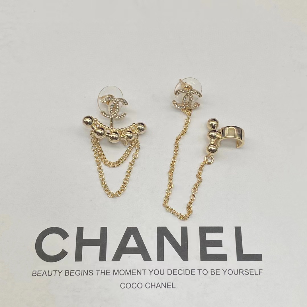 CHANE1 ダブルCタッセルスタッドピアス【50％割引+送料無料】