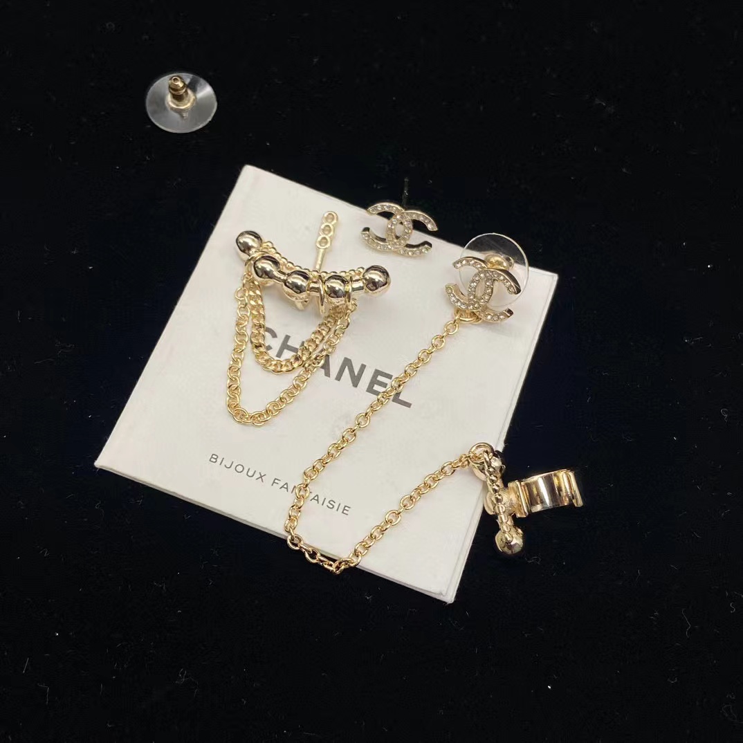 CHANE1 ダブルCタッセルスタッドピアス【50％割引+送料無料】