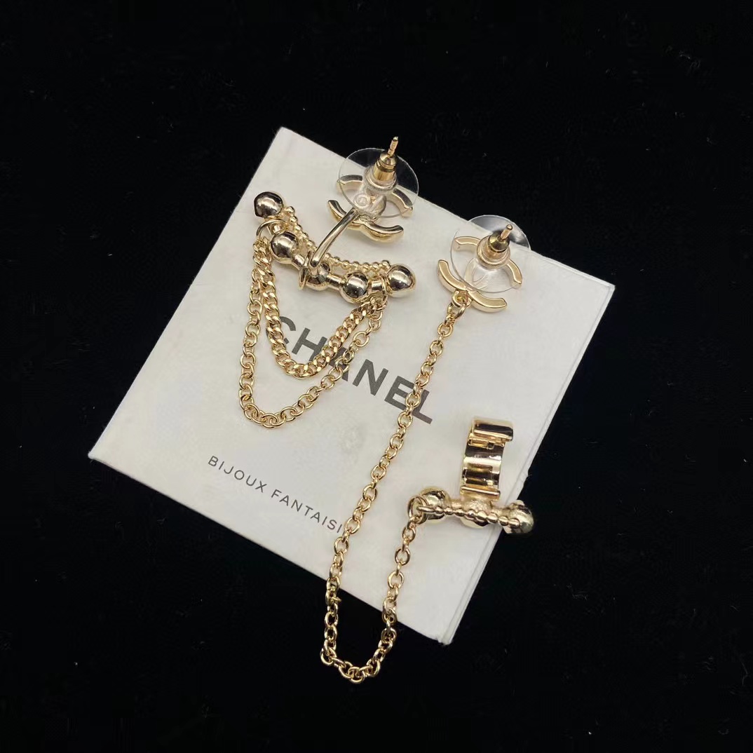 CHANE1 ダブルCタッセルスタッドピアス【50％割引+送料無料】