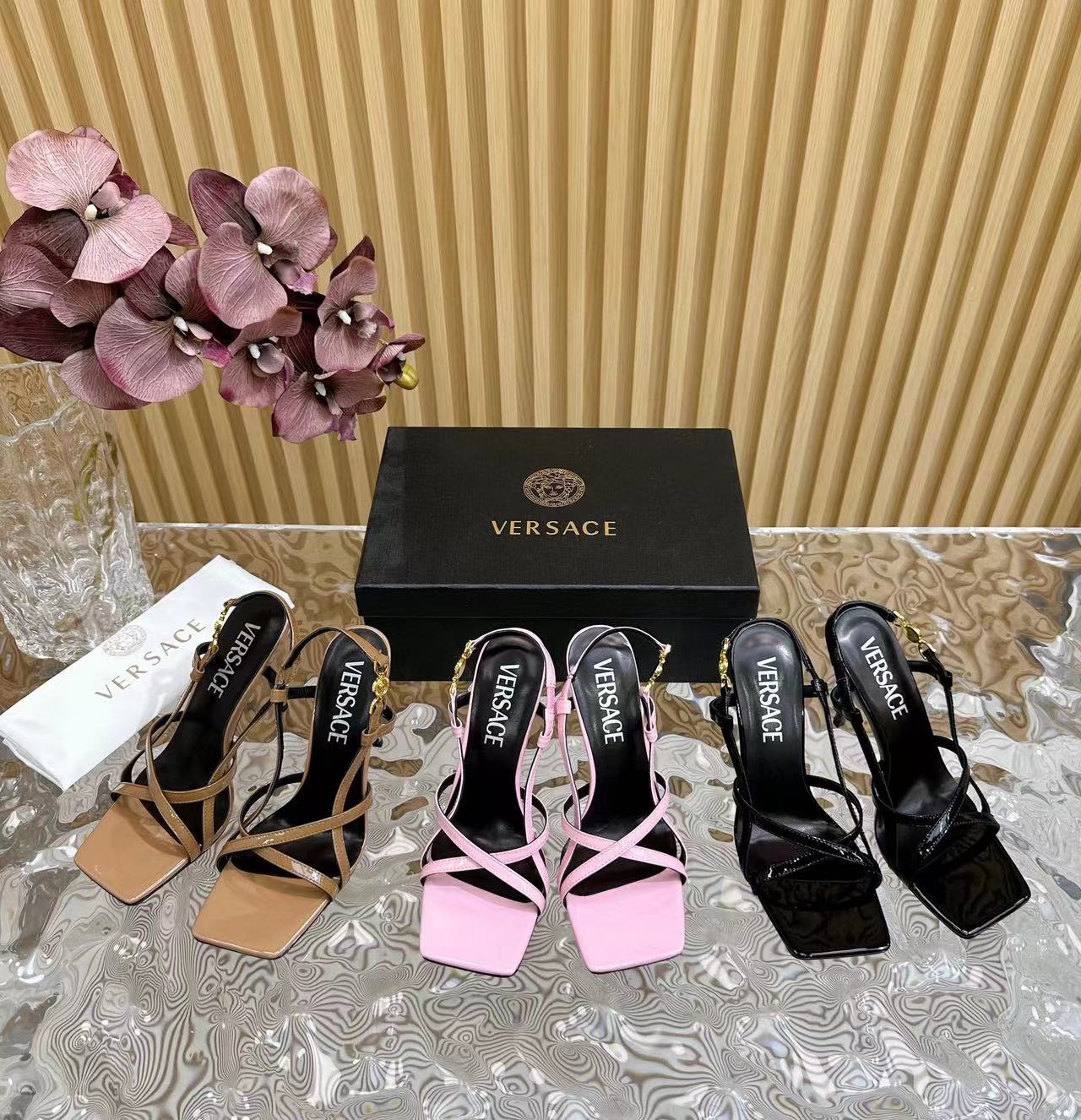 Versace 高品質のハイヒールサンダル【50％割引+送料無料】