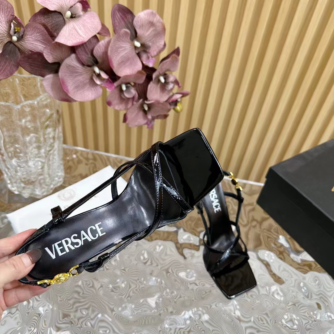 Versace 高品質のハイヒールサンダル【50％割引+送料無料】