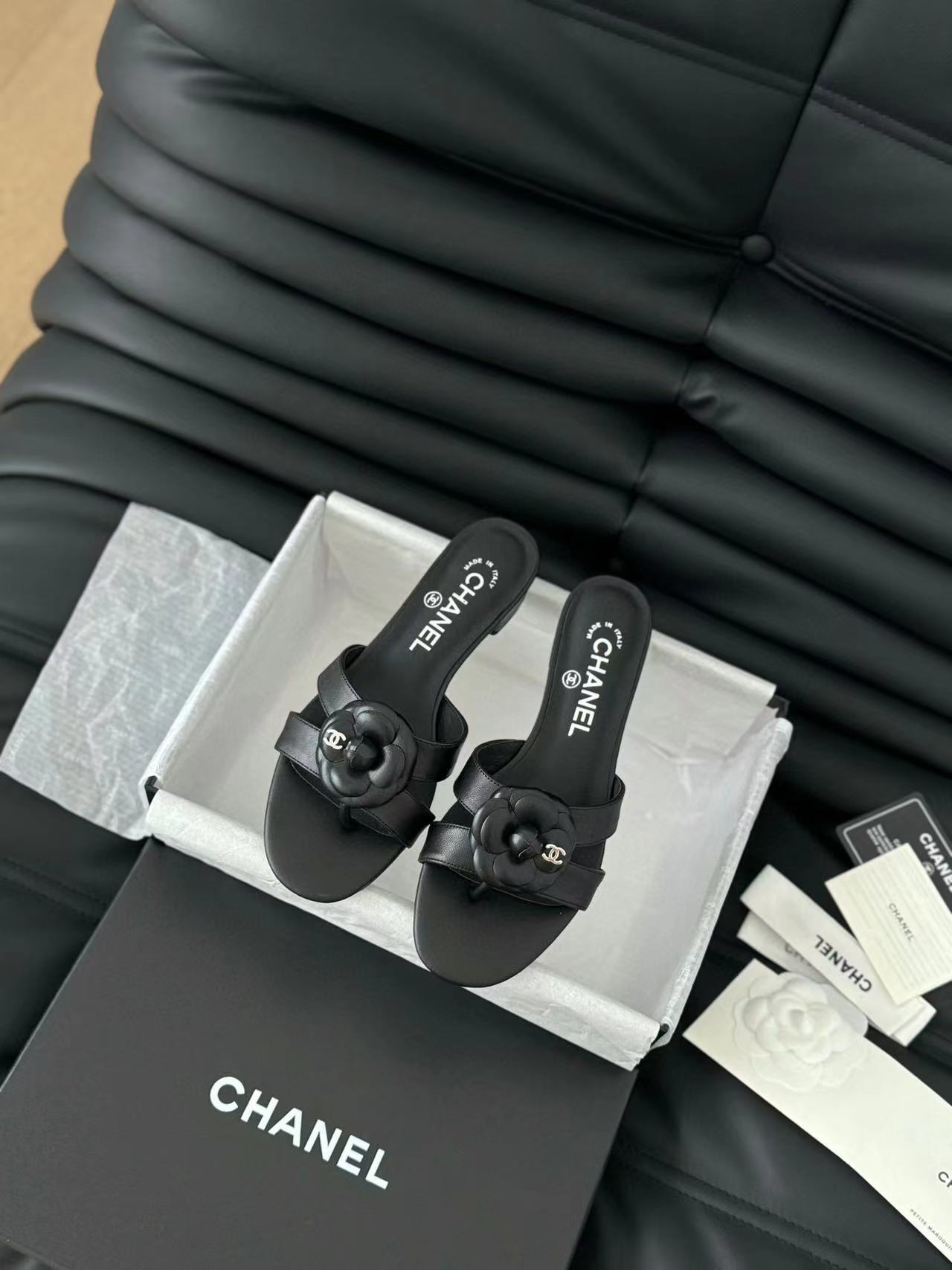 CHANE1 上質なカメリアローヒール【50％割引+送料無料】