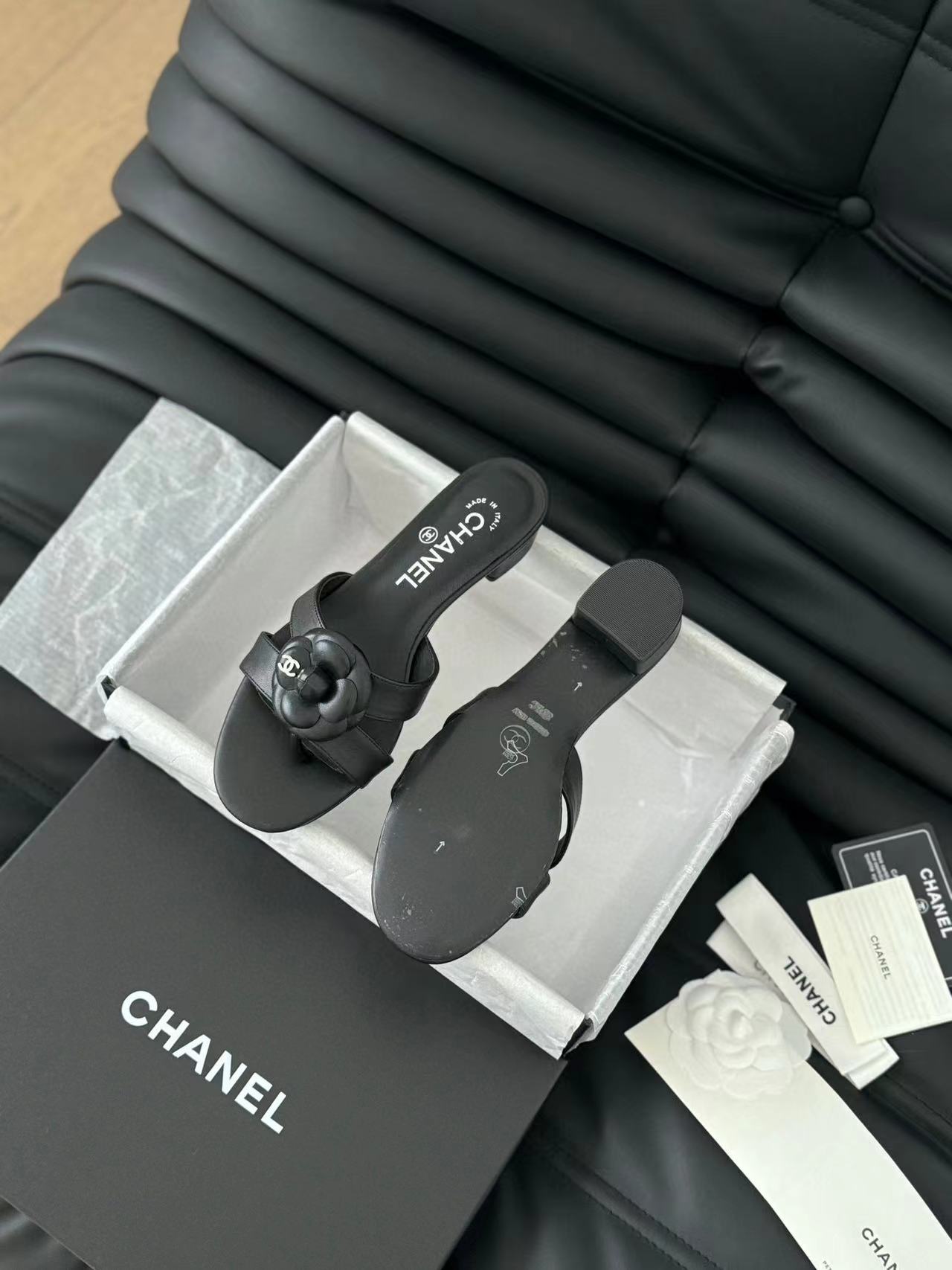 CHANE1 上質なカメリアローヒール【50％割引+送料無料】