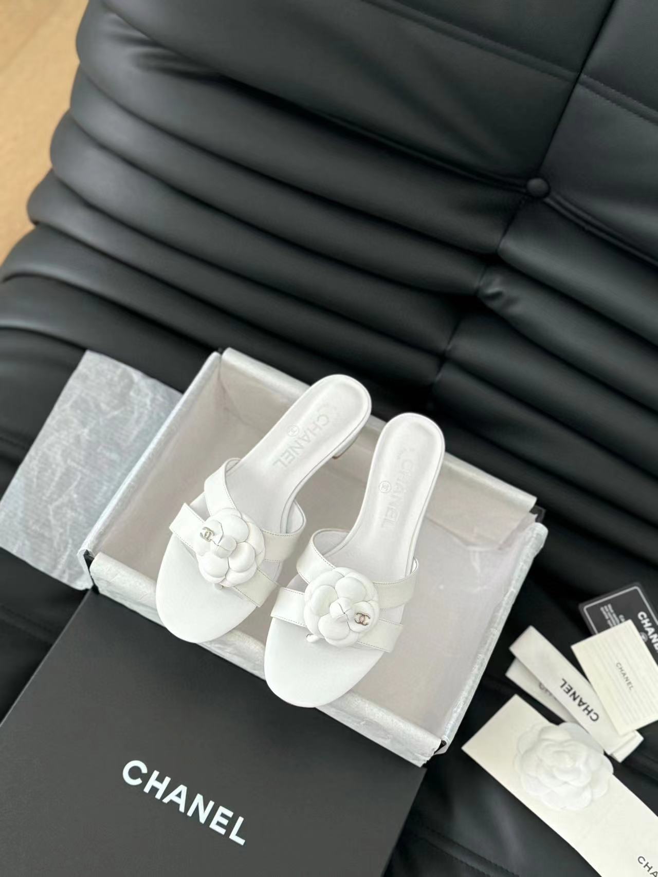 CHANE1 上質なカメリアローヒール【50％割引+送料無料】