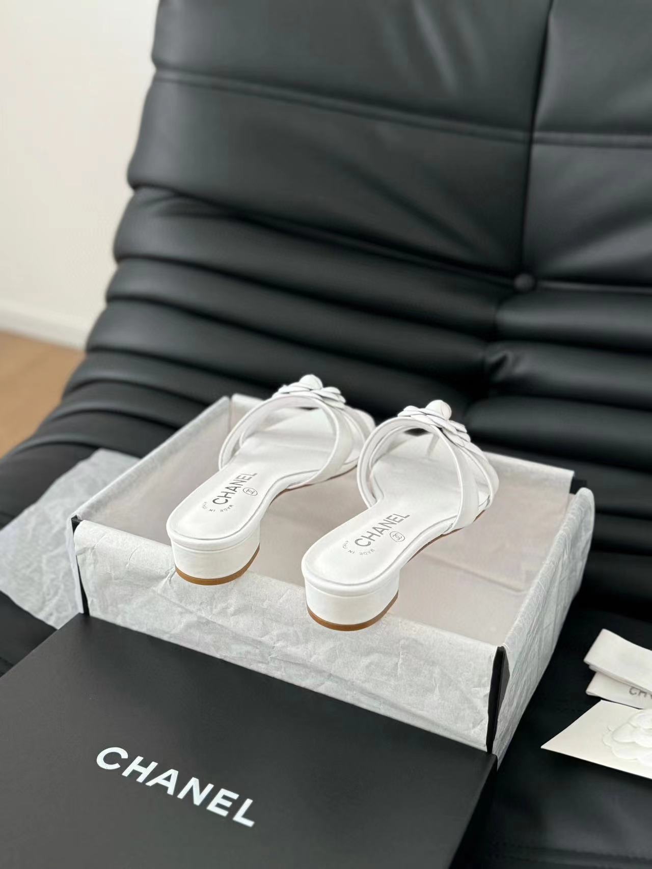 CHANE1 上質なカメリアローヒール【50％割引+送料無料】