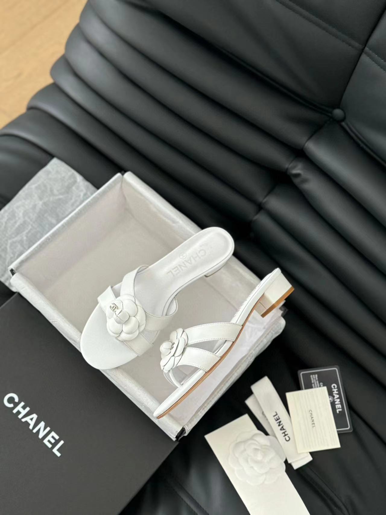 CHANE1 上質なカメリアローヒール【50％割引+送料無料】