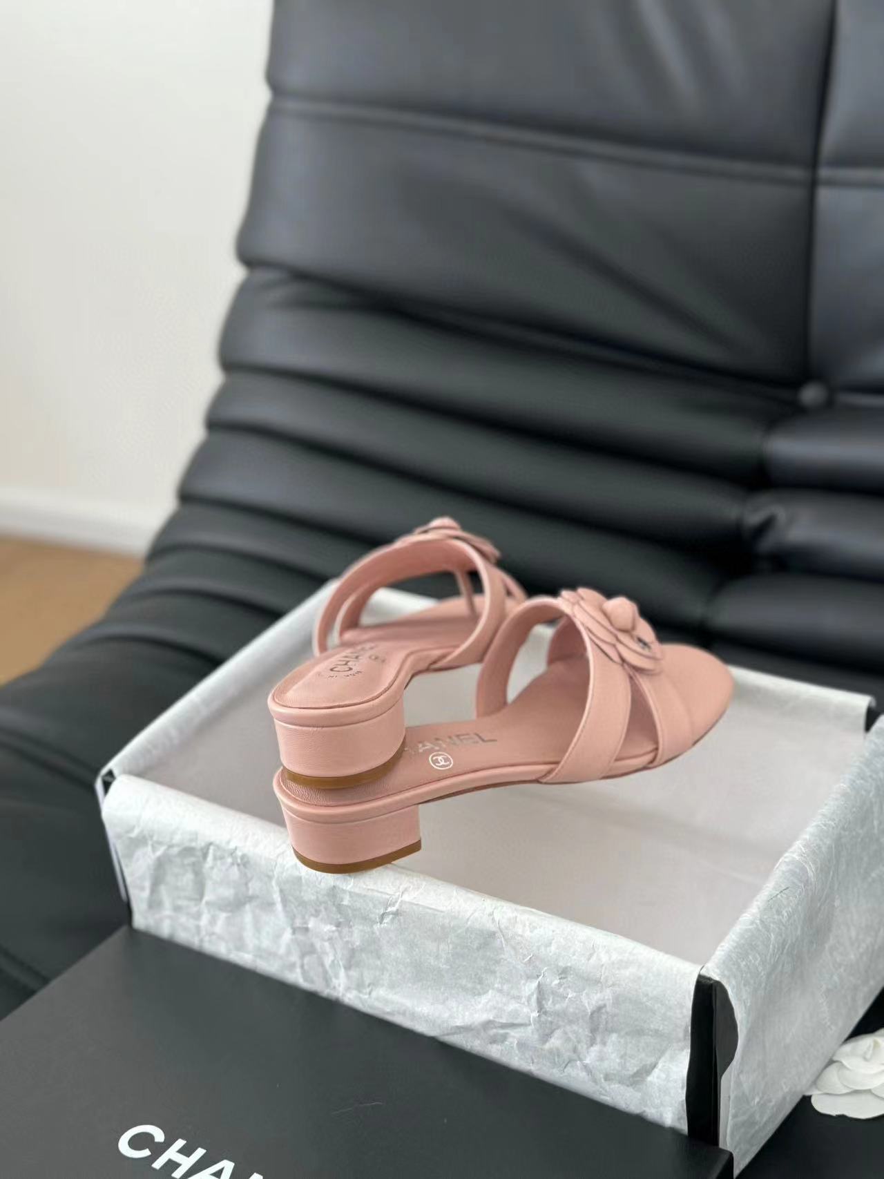 CHANE1 上質なカメリアローヒール【50％割引+送料無料】